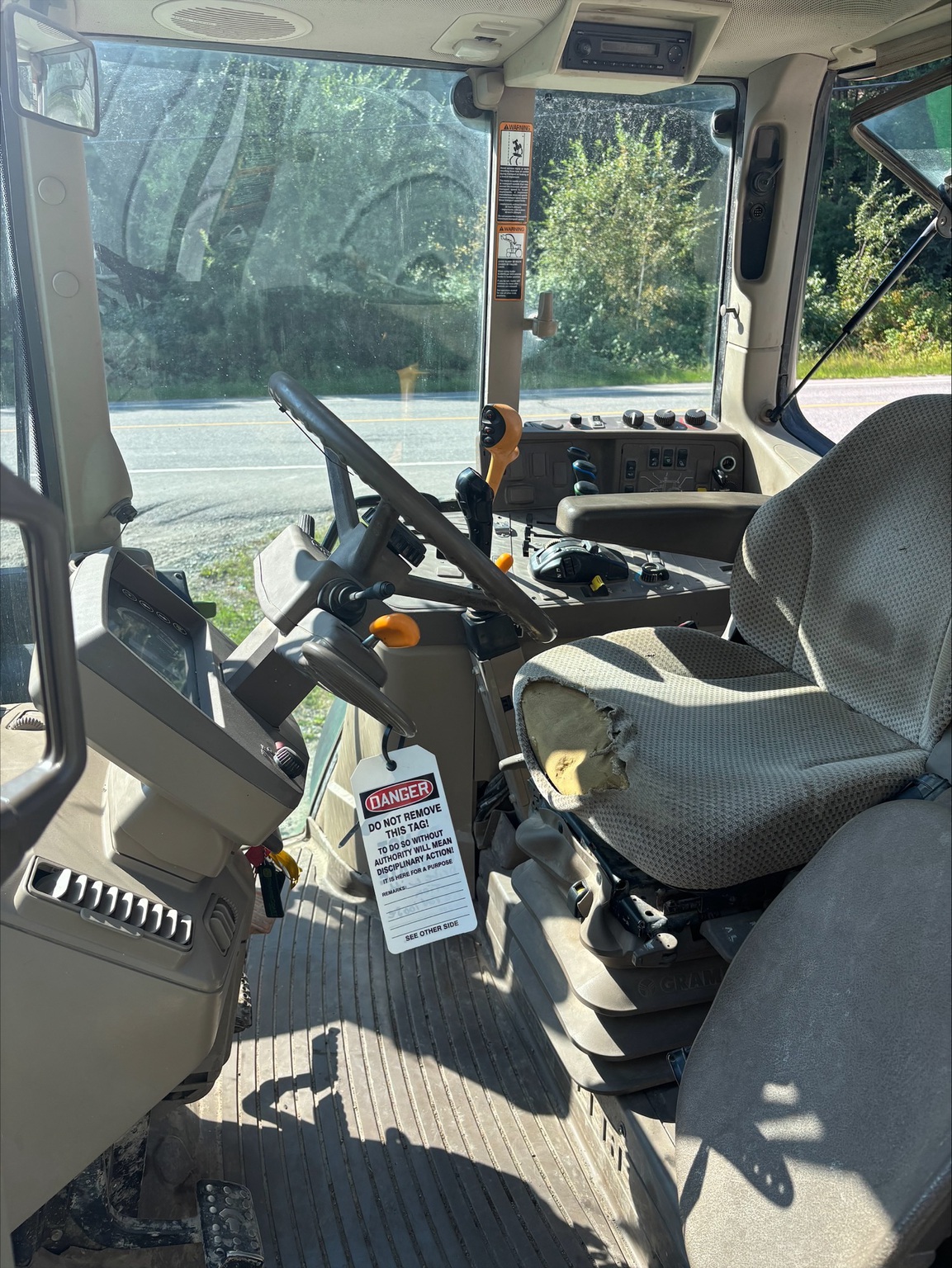 2017 John Deere 6195M Image 3