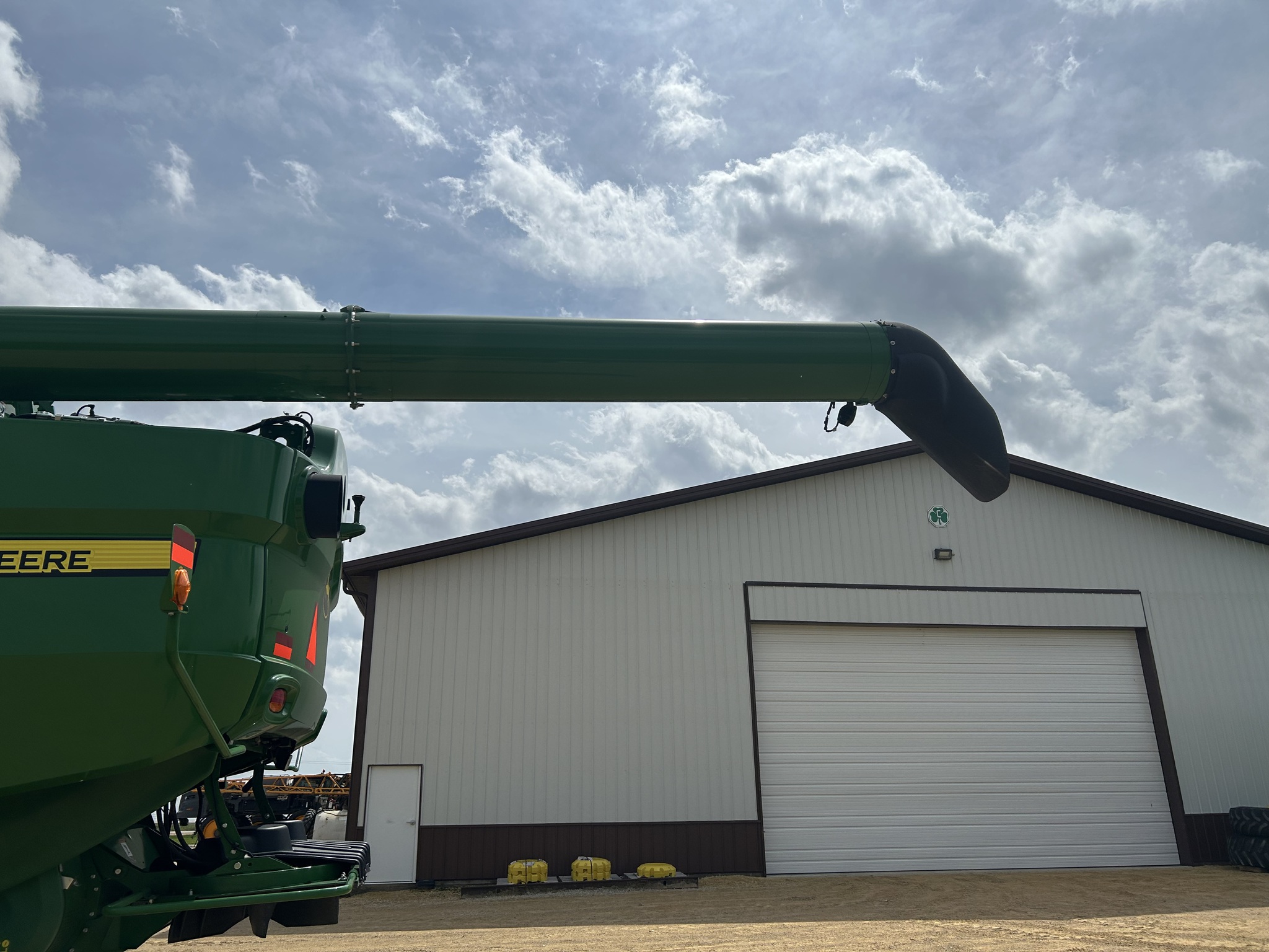  2023 John Deere S780 at Heritage Tractor in Dixon, IL