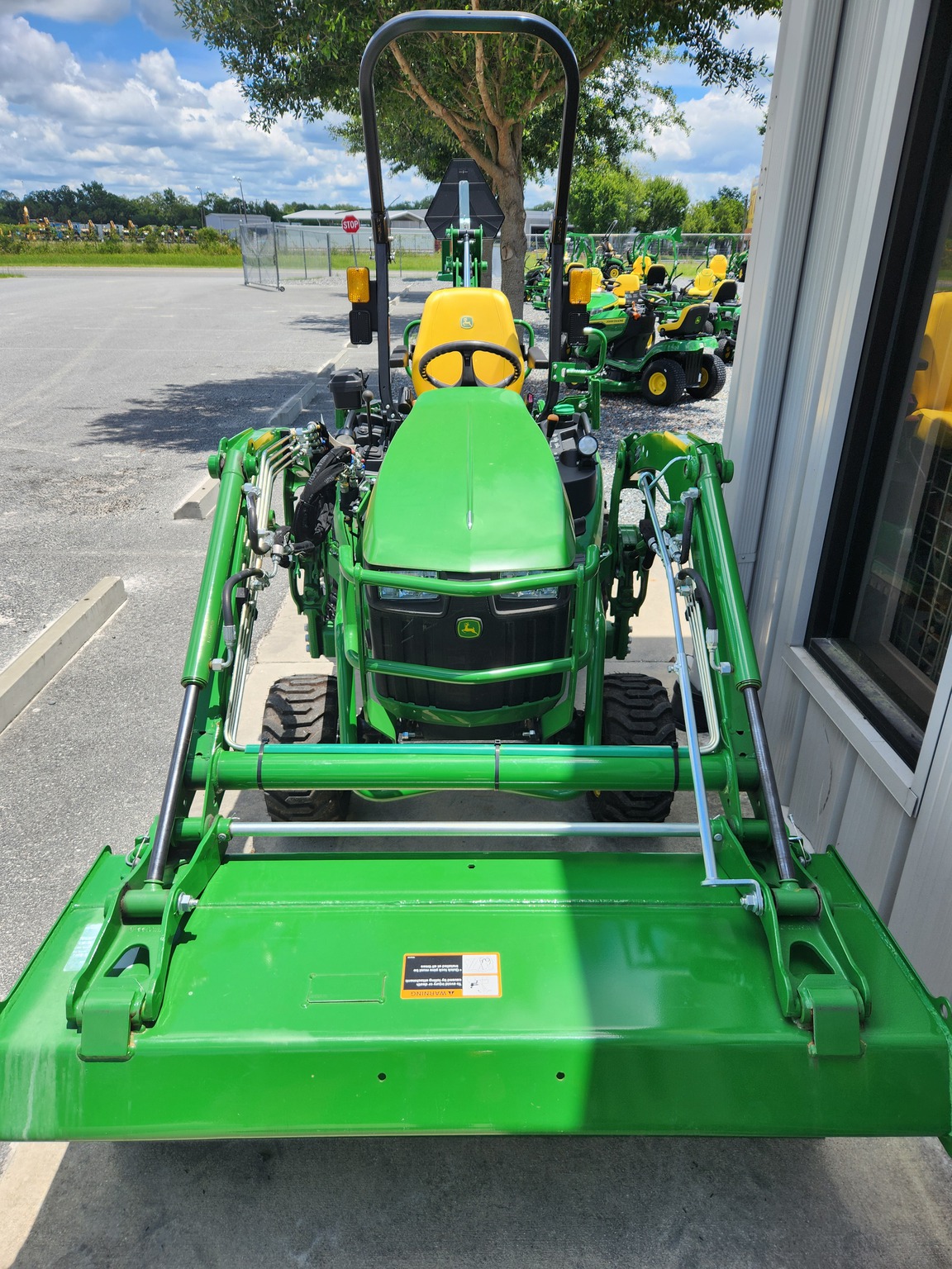 2023 John Deere 1025R Image 5