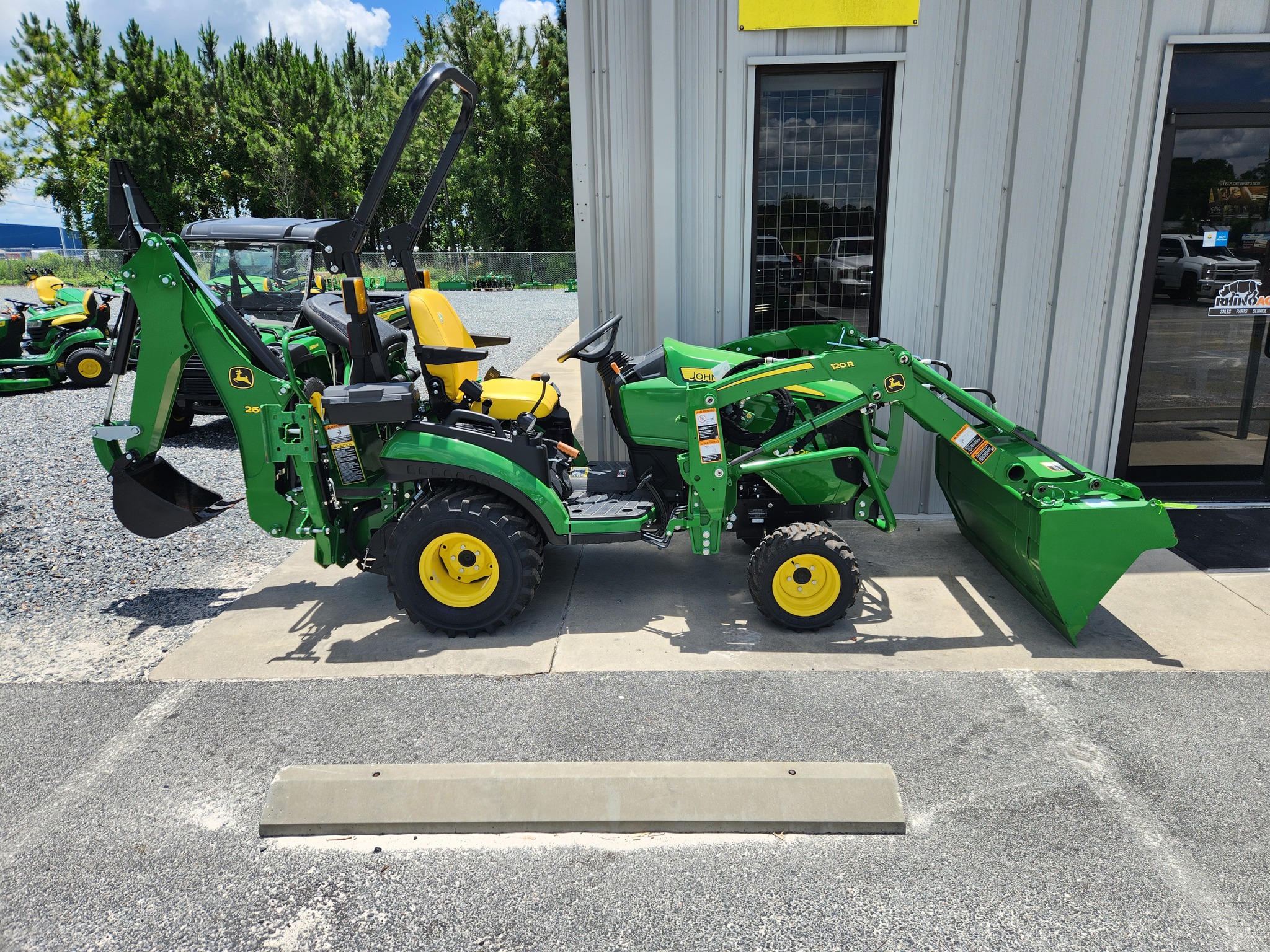 2023 John Deere 1025R Image 1