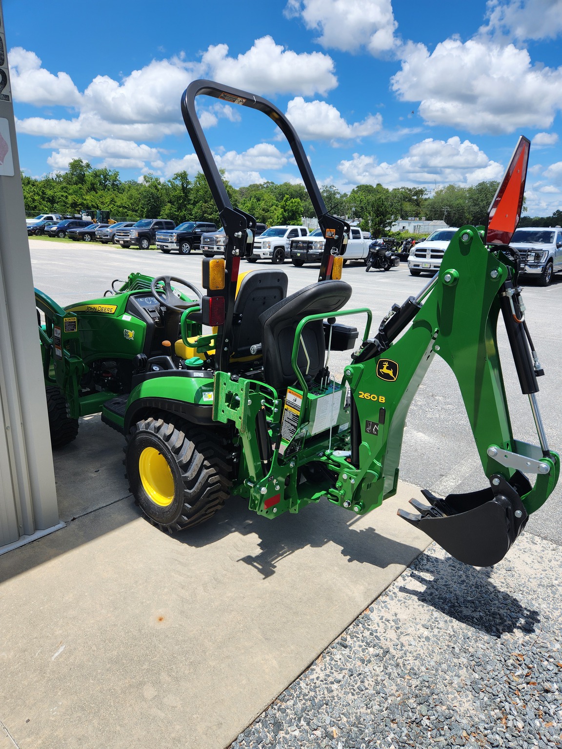 2023 John Deere 1025R Image 4