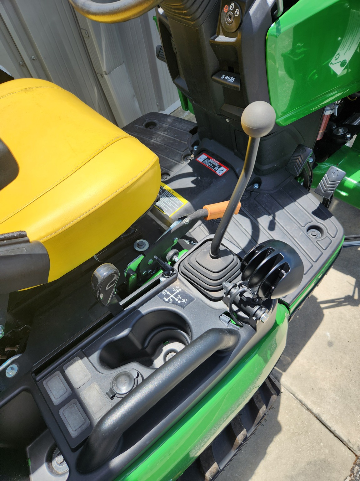 2023 John Deere 1025R Image 6