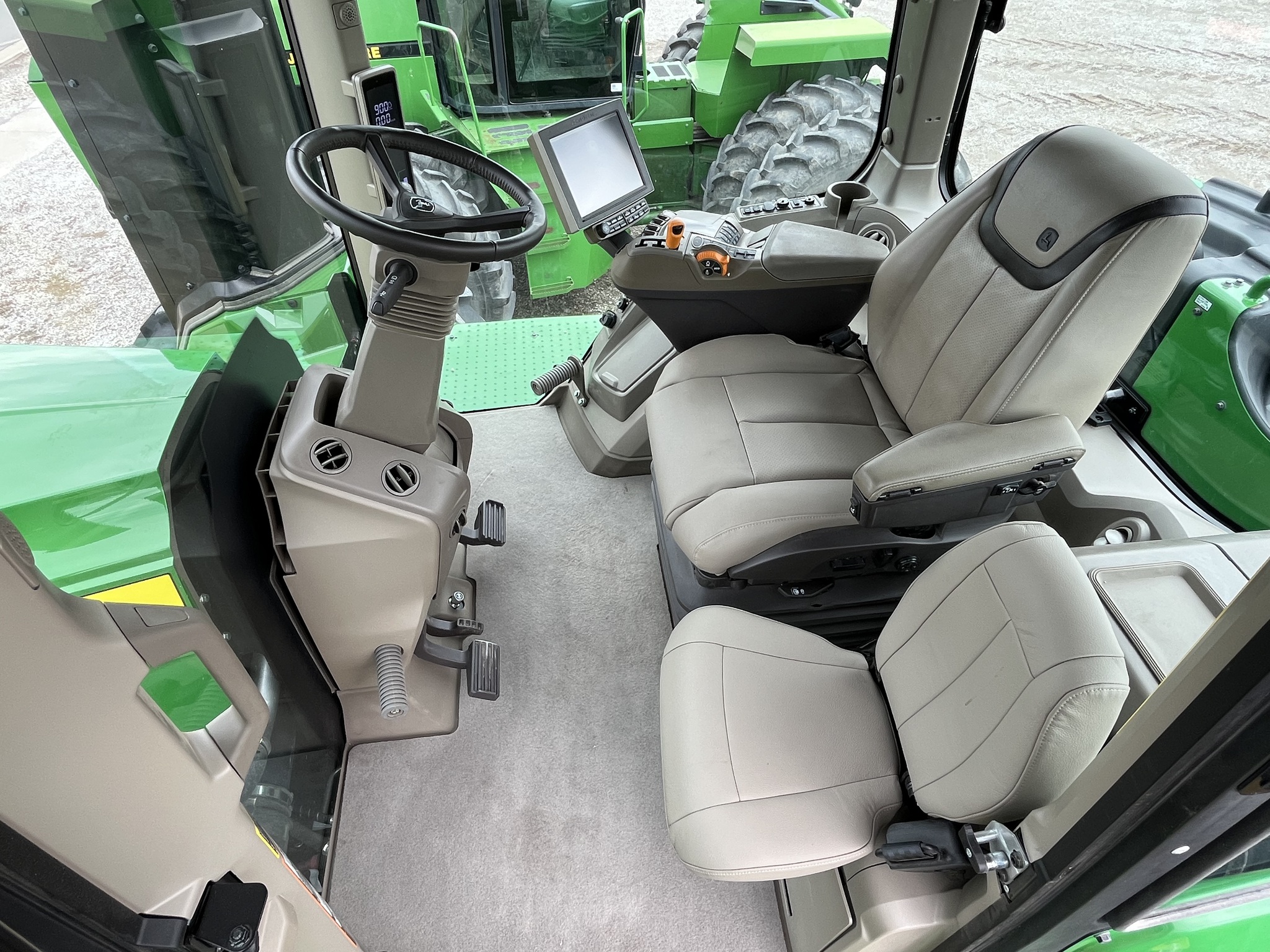  2022 John Deere 9R 590 at Heritage Tractor in Pontiac, IL