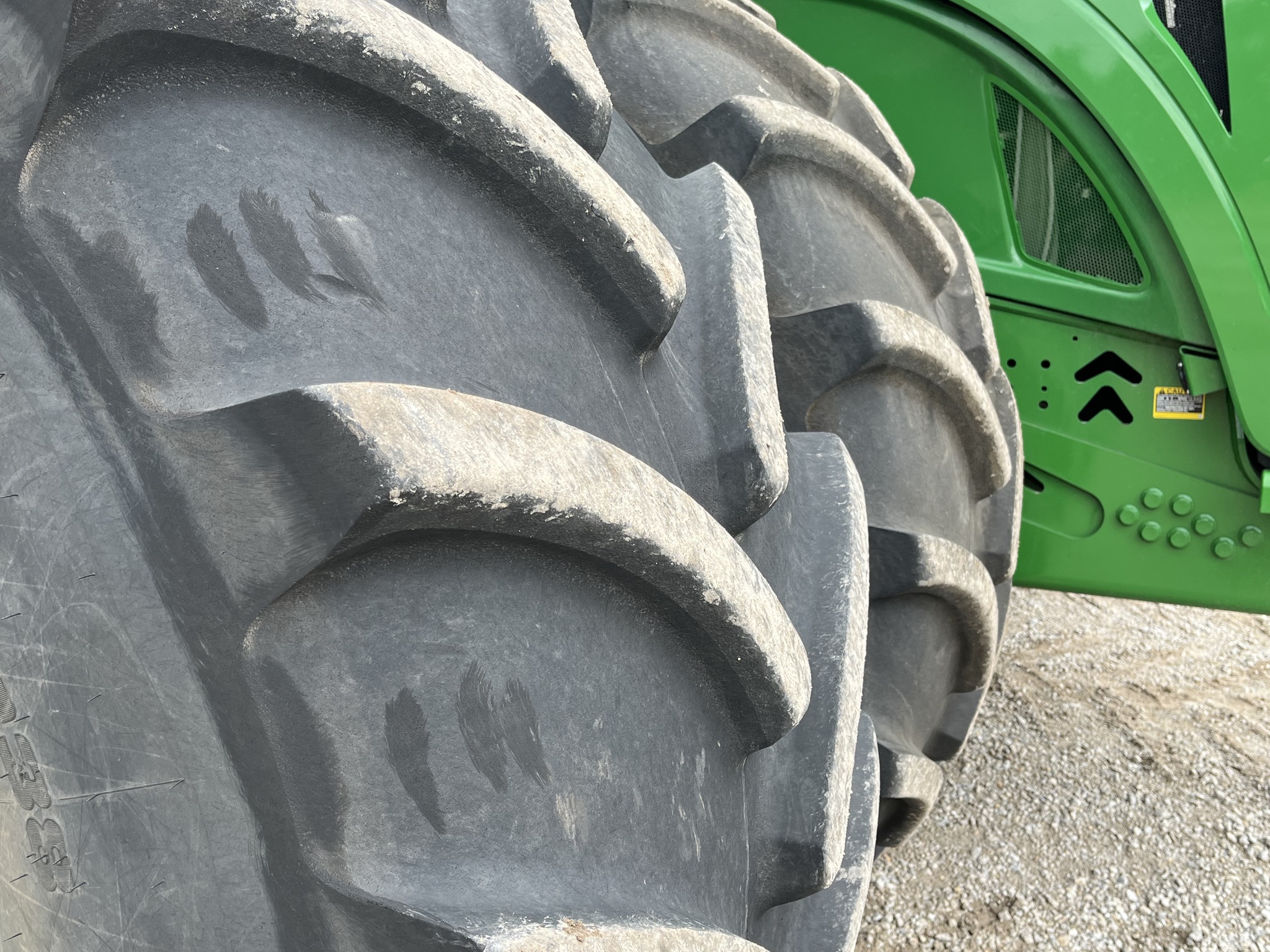  2022 John Deere 9R 590 at Heritage Tractor in Pontiac, IL