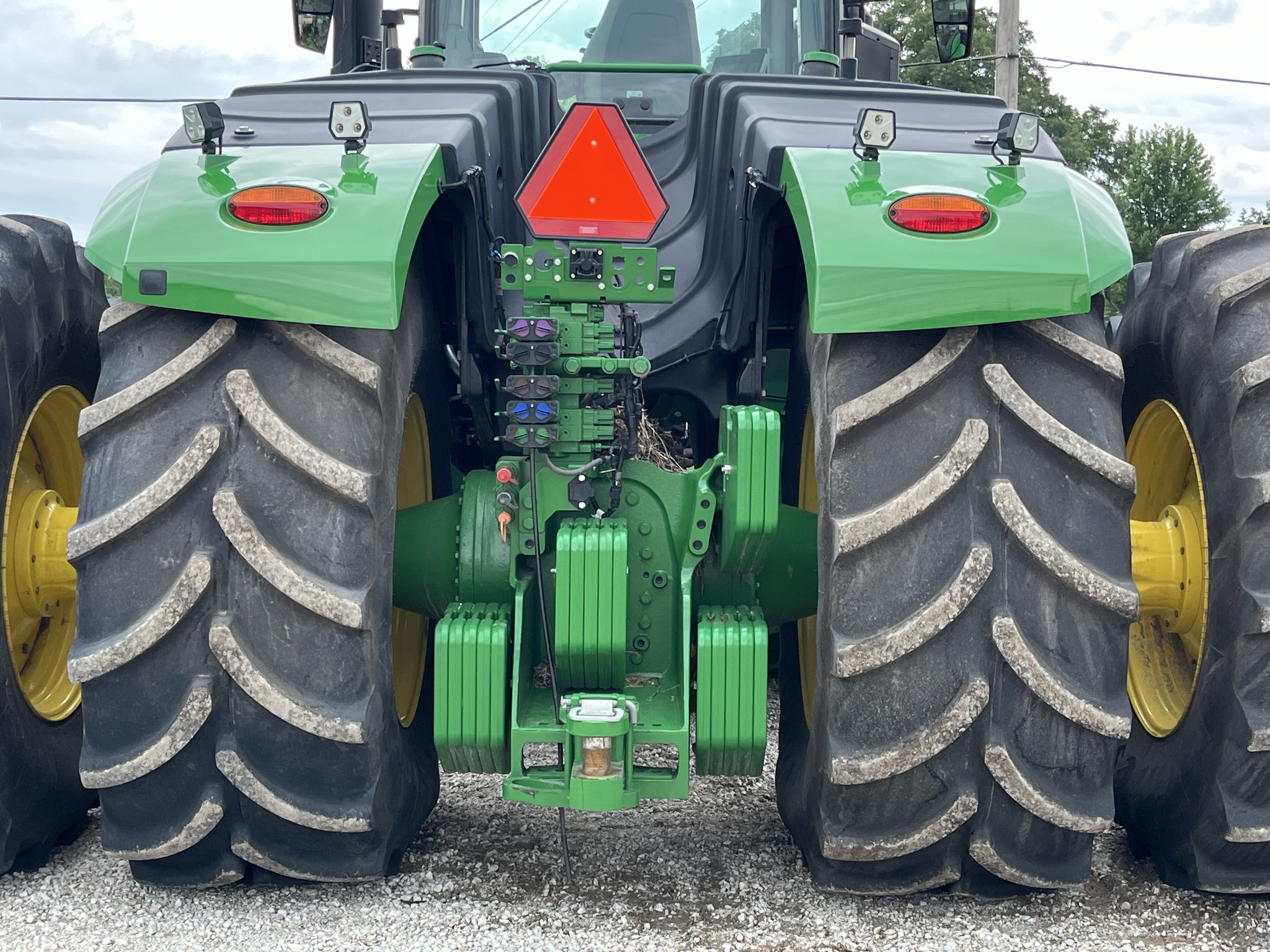  2022 John Deere 9R 590 at Heritage Tractor in Pontiac, IL