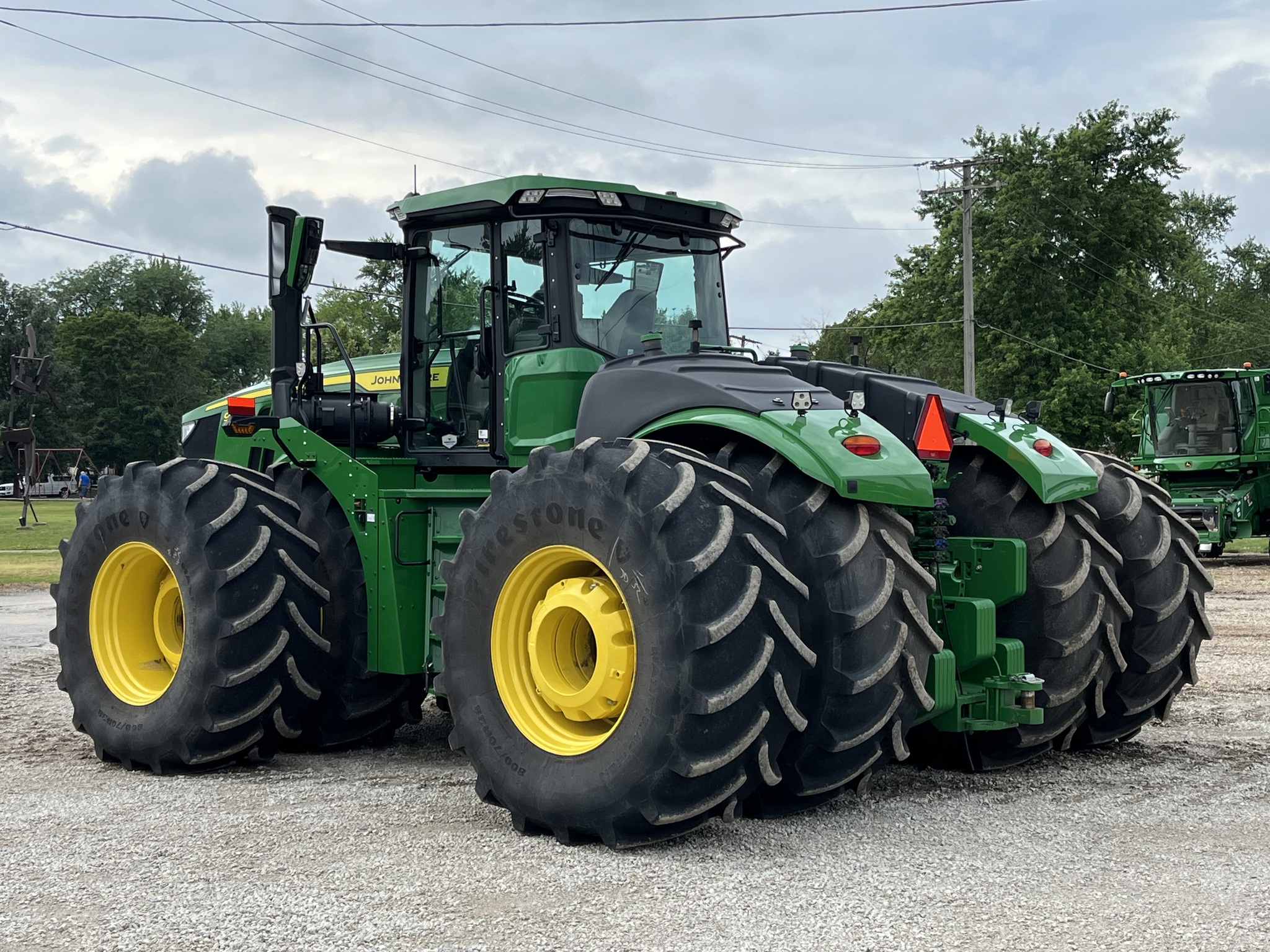  2022 John Deere 9R 590 at Heritage Tractor in Pontiac, IL