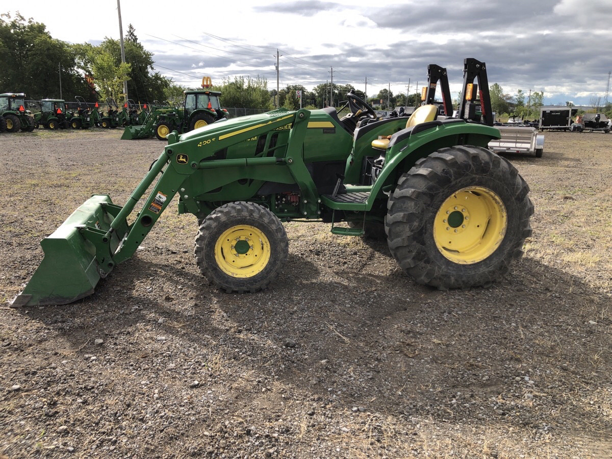 2020 John Deere 4044M Image 3