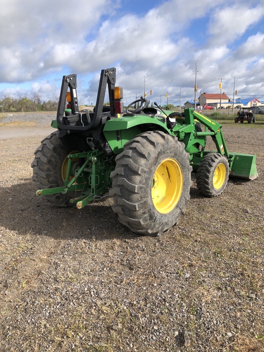 2020 John Deere 4044M Image 4