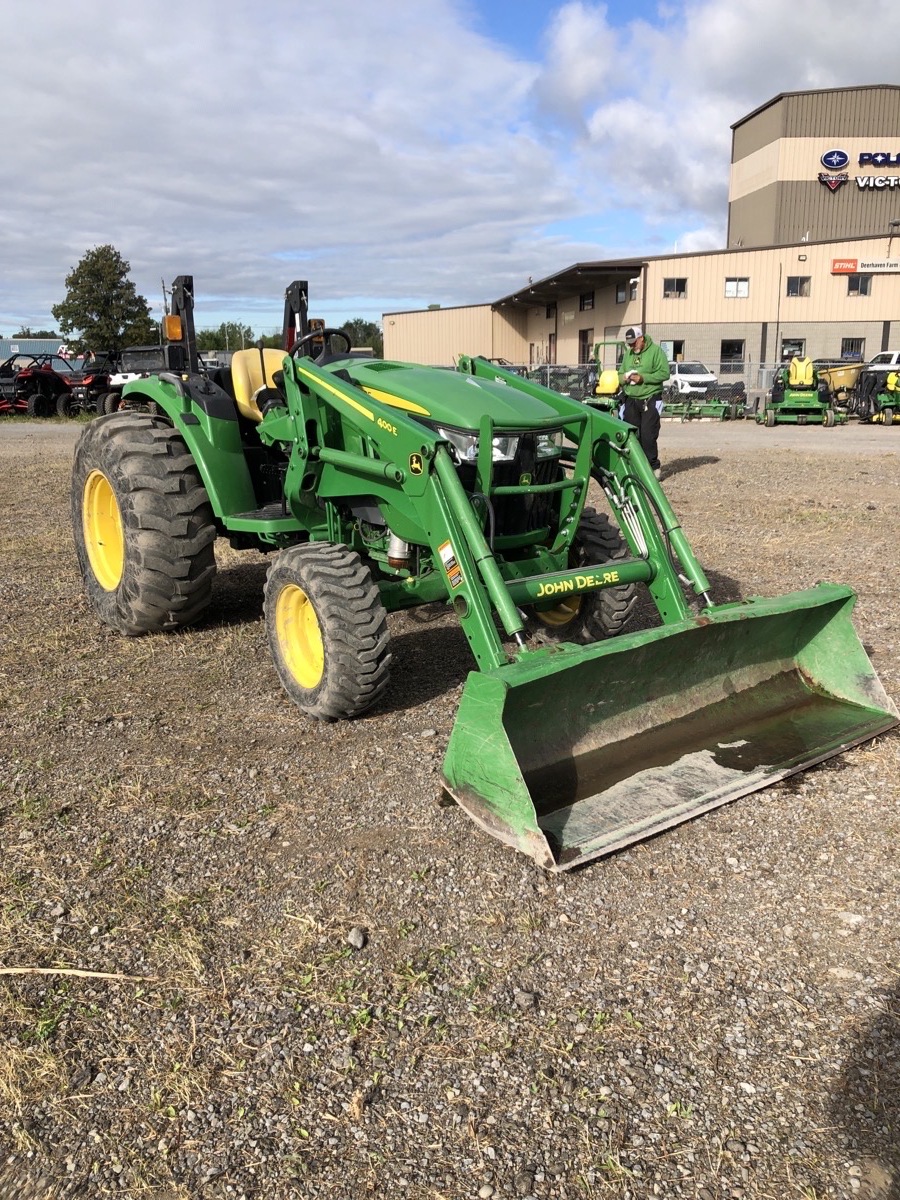 2020 John Deere 4044M Image 5