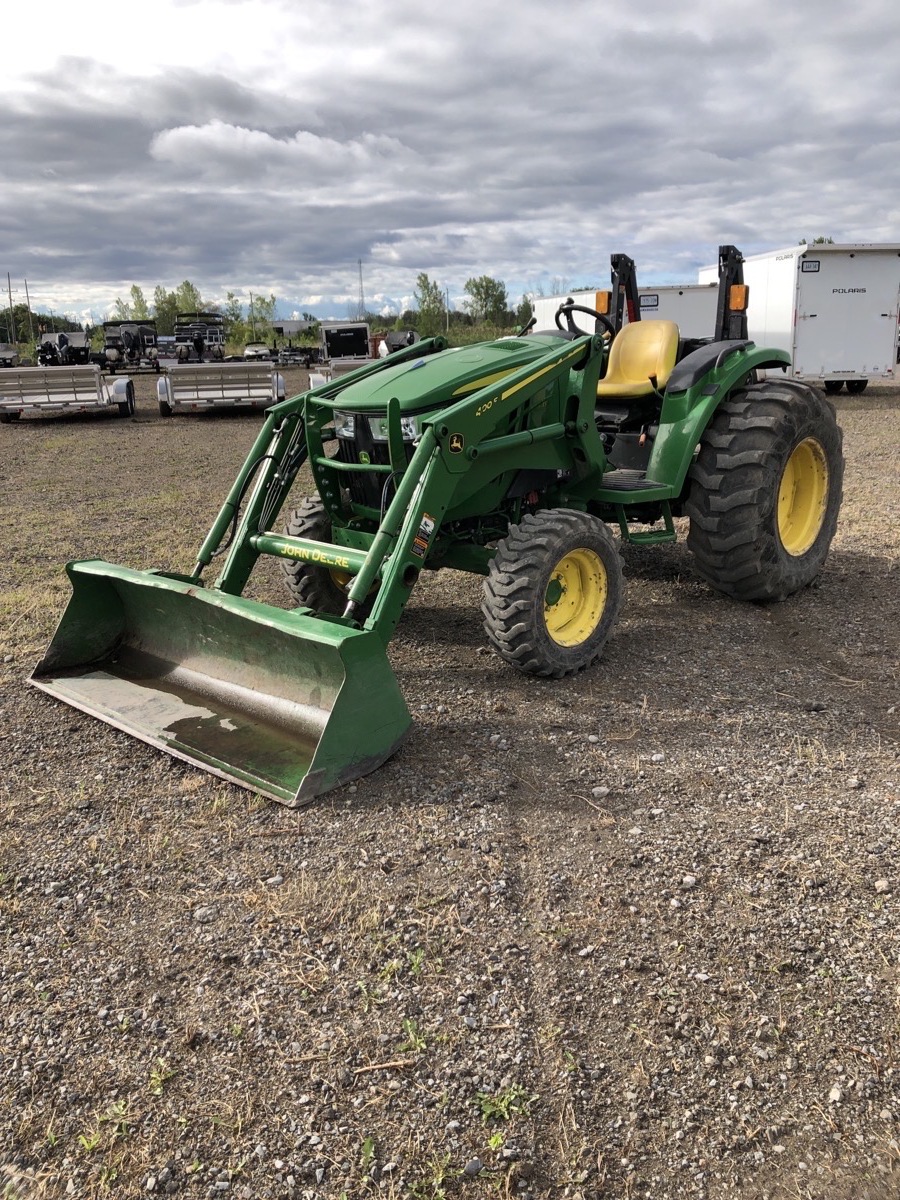 2020 John Deere 4044M Image 6