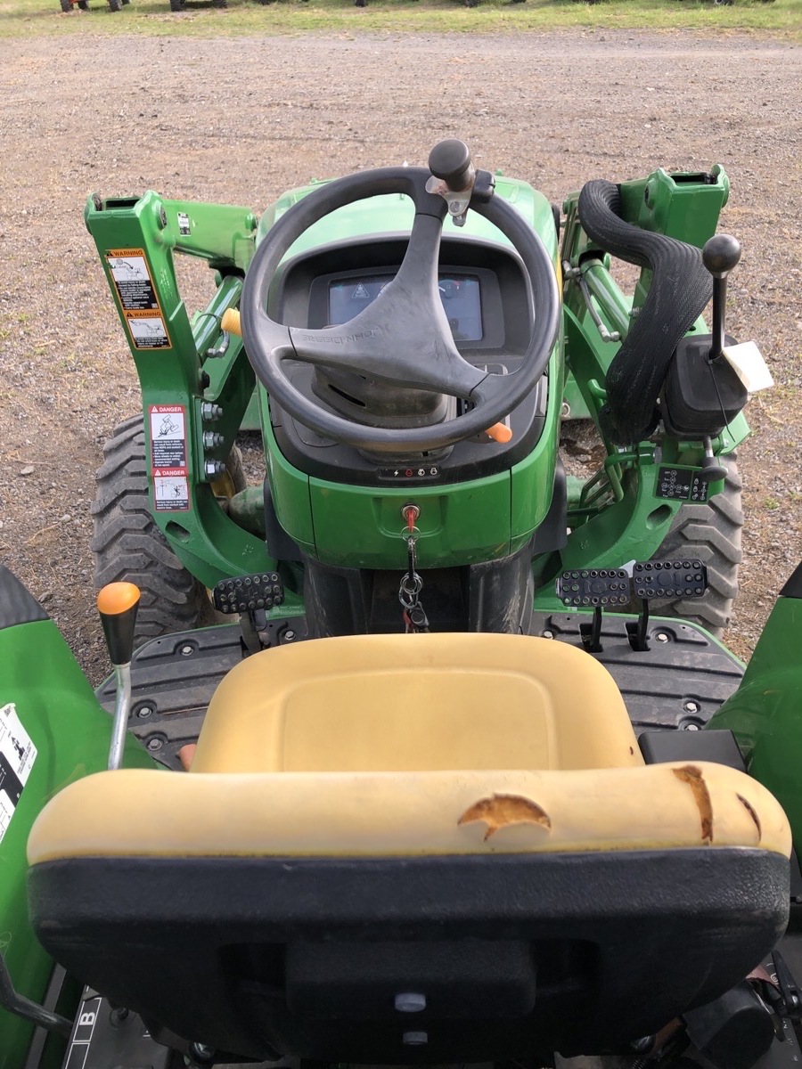 2020 John Deere 4044M Image 8