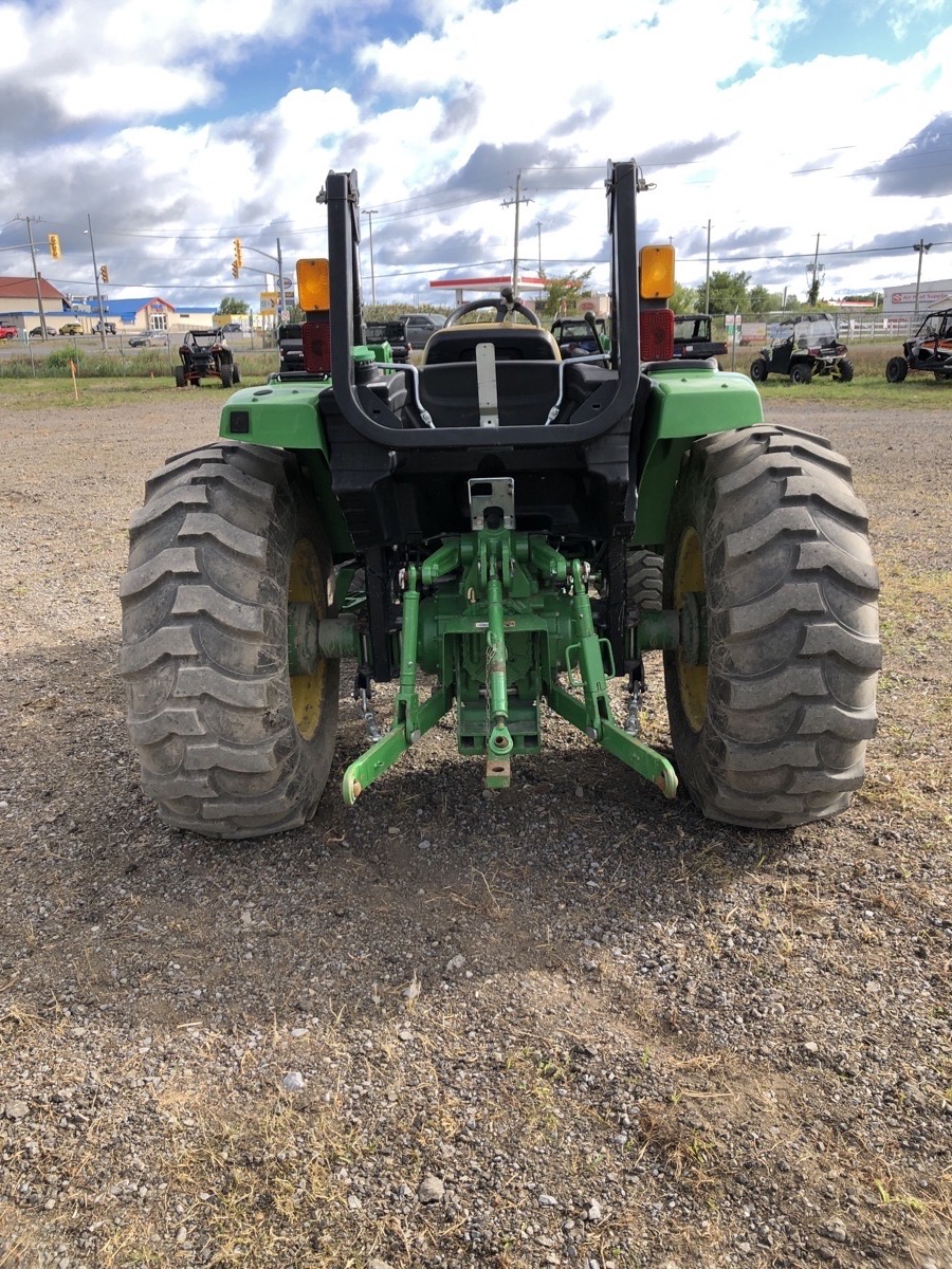2020 John Deere 4044M Image 9