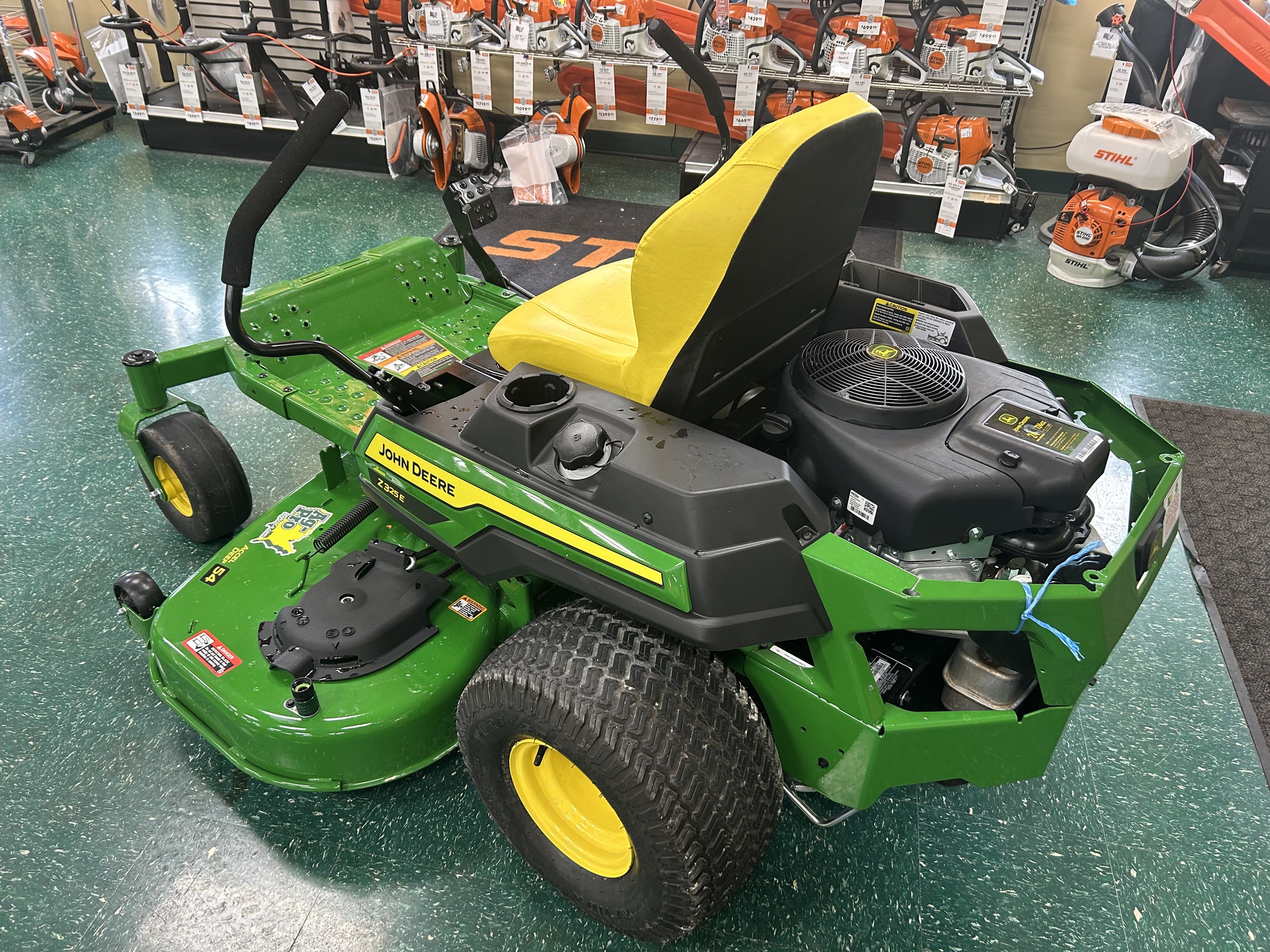 2024 John Deere Z325E Image 7