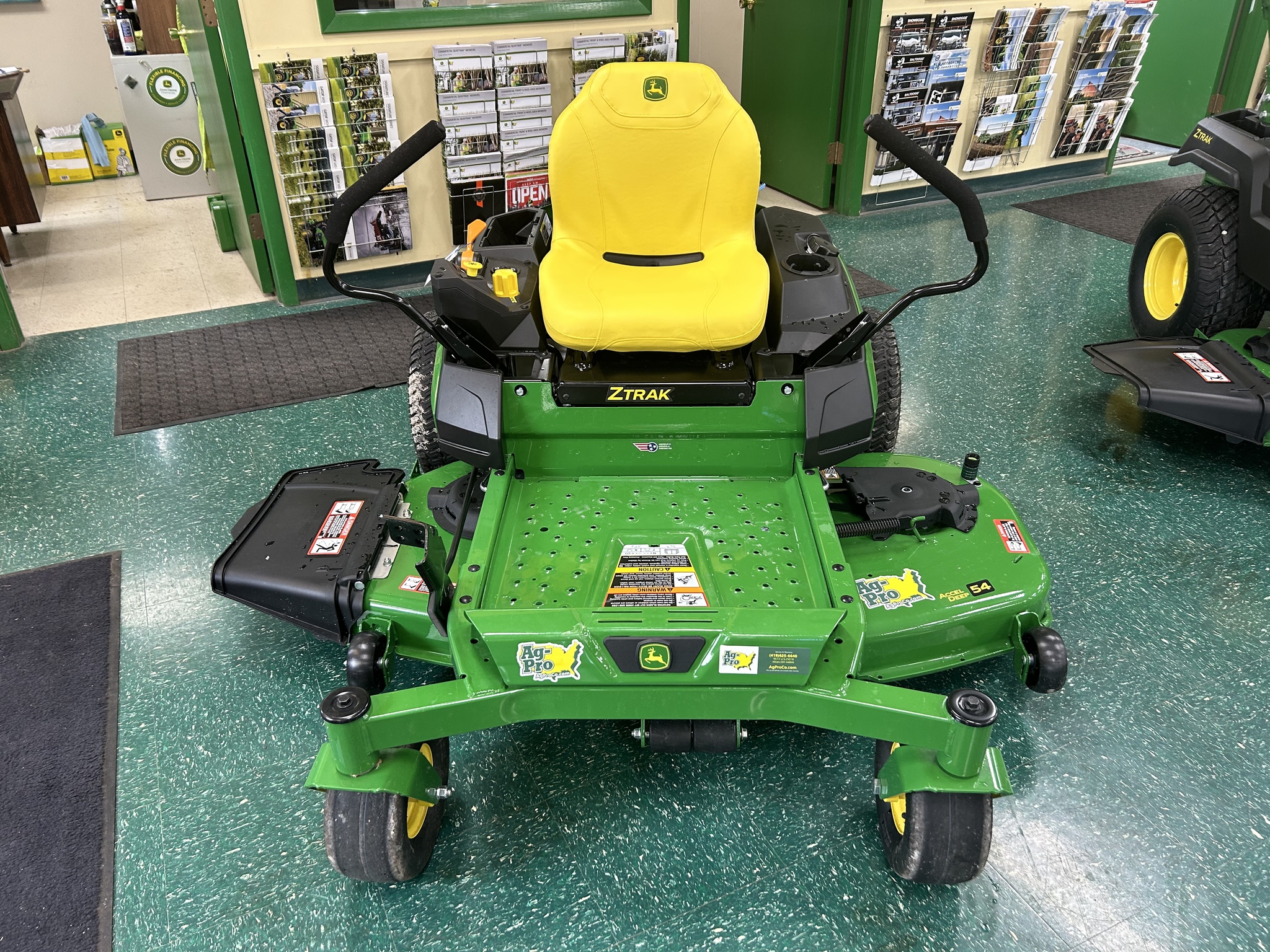 2024 John Deere Z325E Image 2