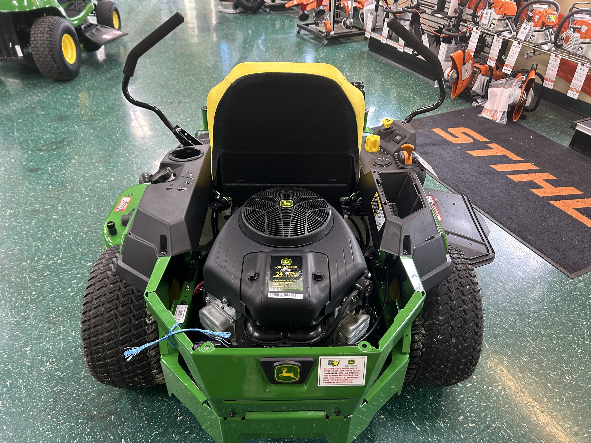 2024 John Deere Z325E Image 6