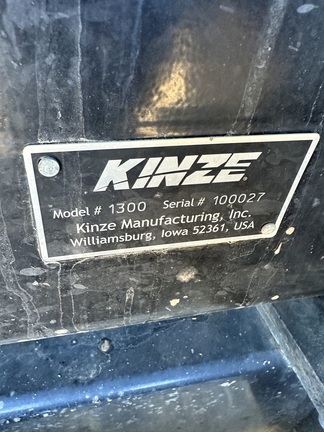2012 Kinze 1300 (4th thumbnail)