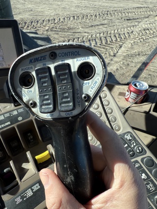 2012 Kinze 1300 (11th thumbnail)