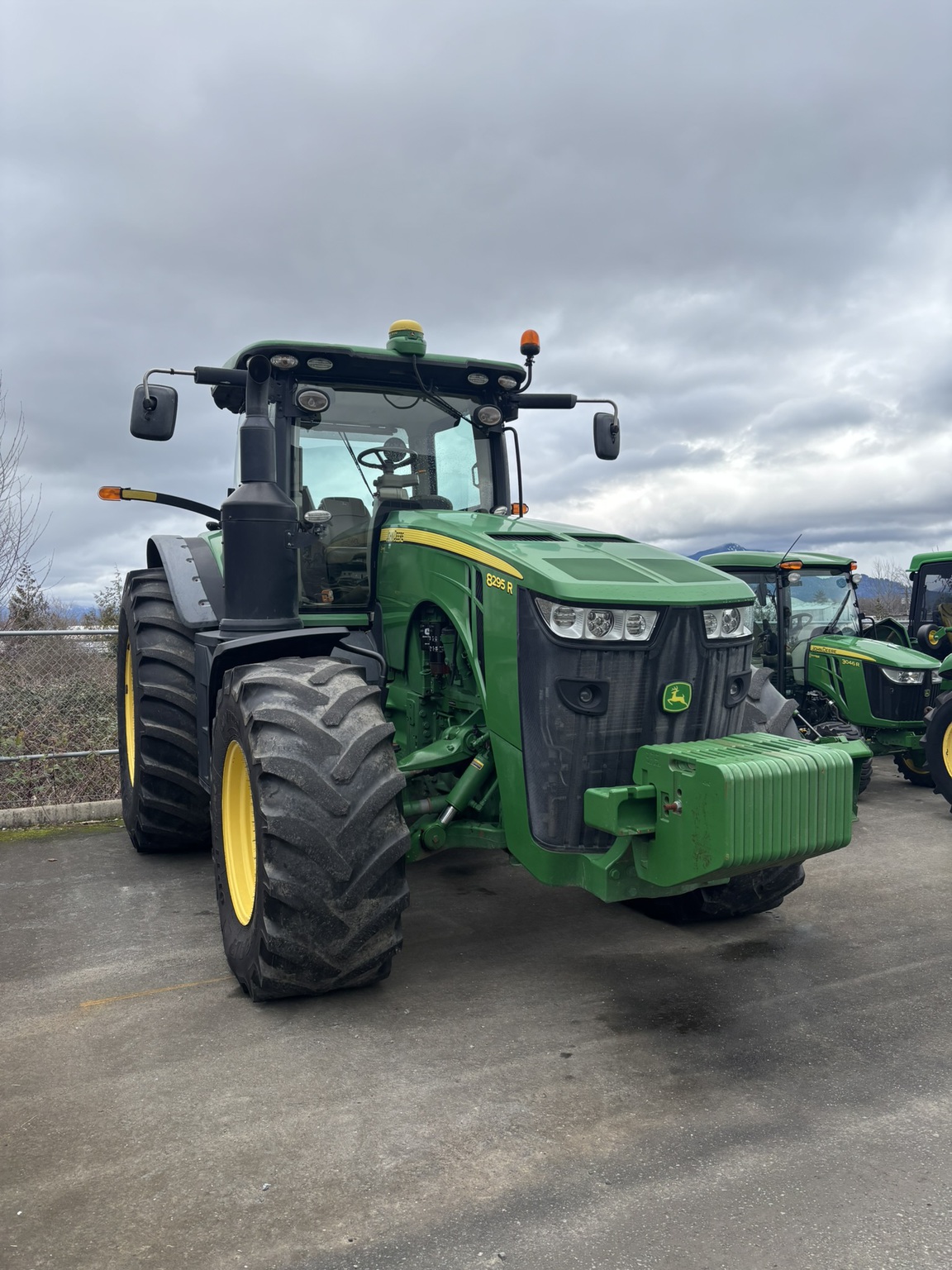 2016 John Deere 8295R Image 2