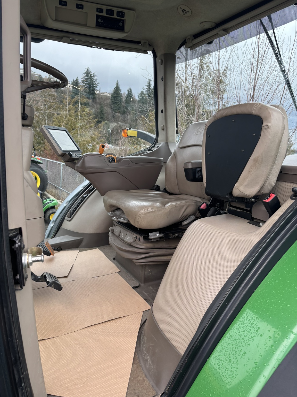 2016 John Deere 8295R Image 6