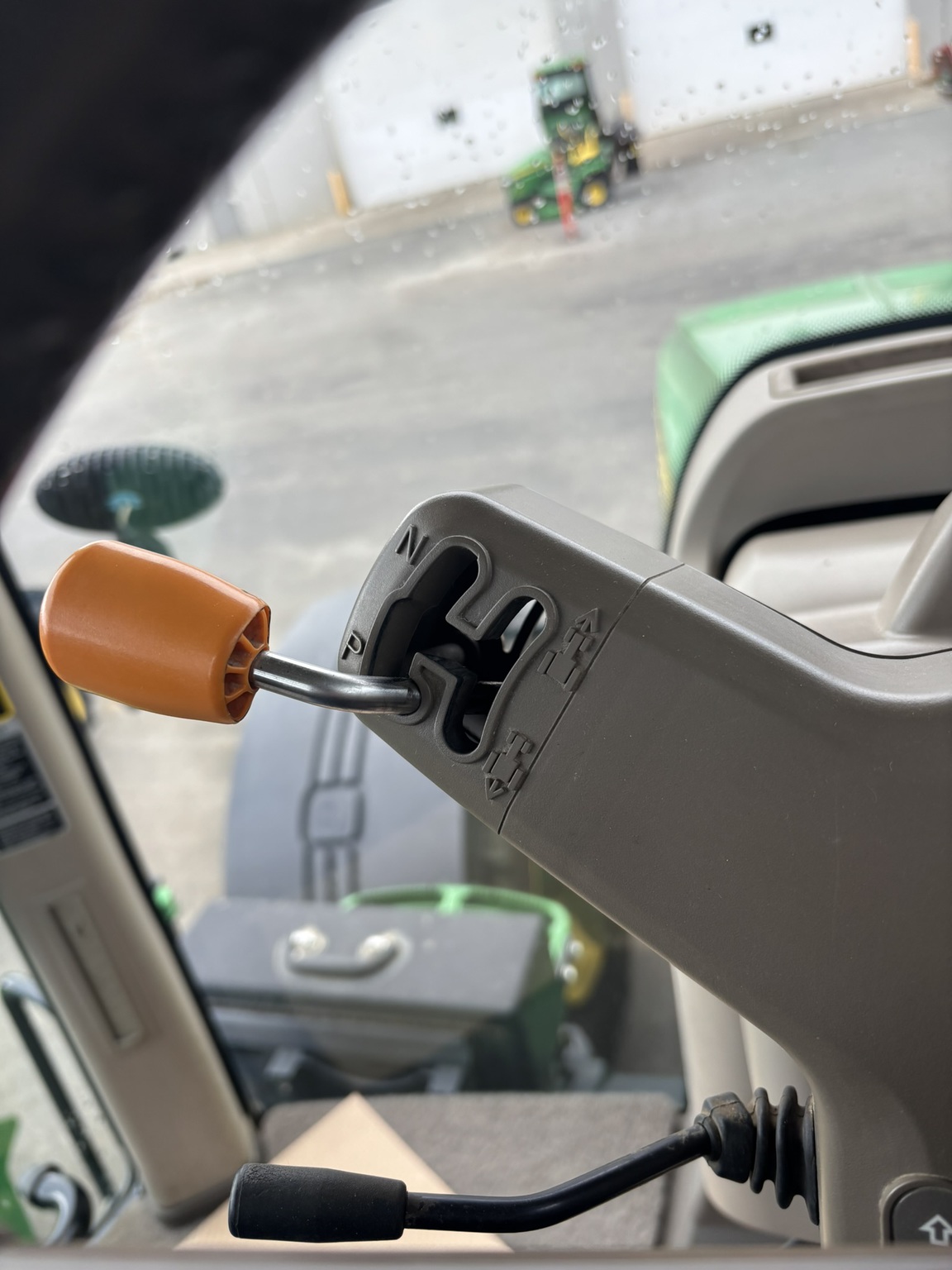 2016 John Deere 8295R Image 10