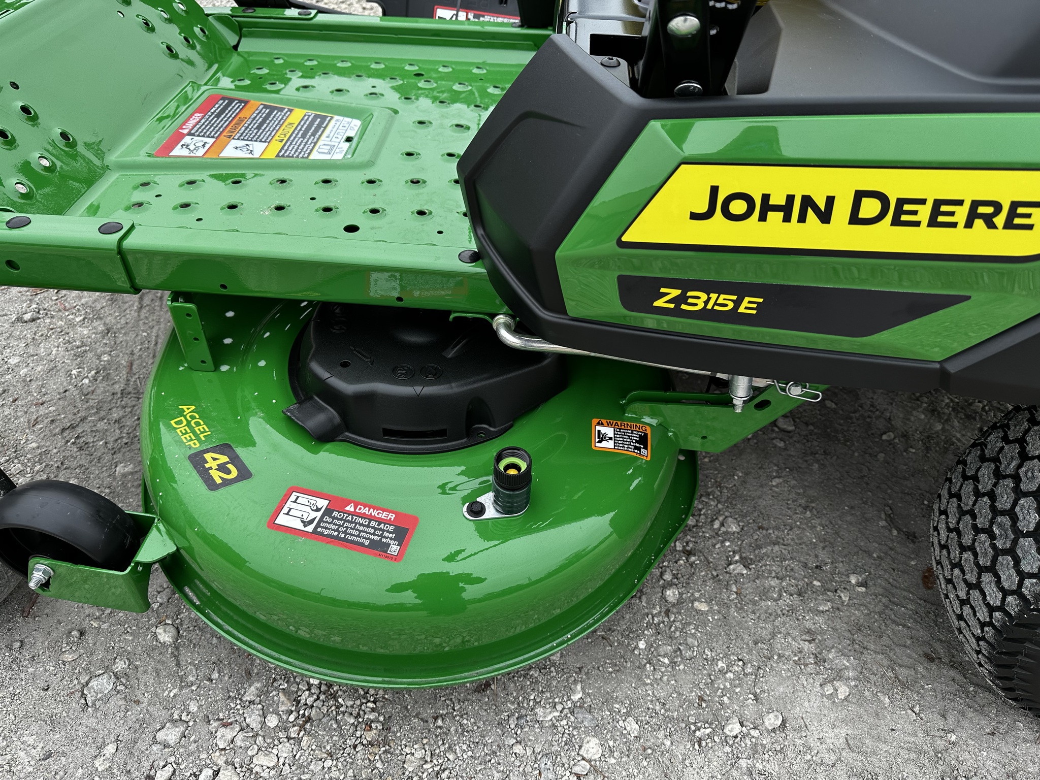 2025 John Deere Z315E Image 6