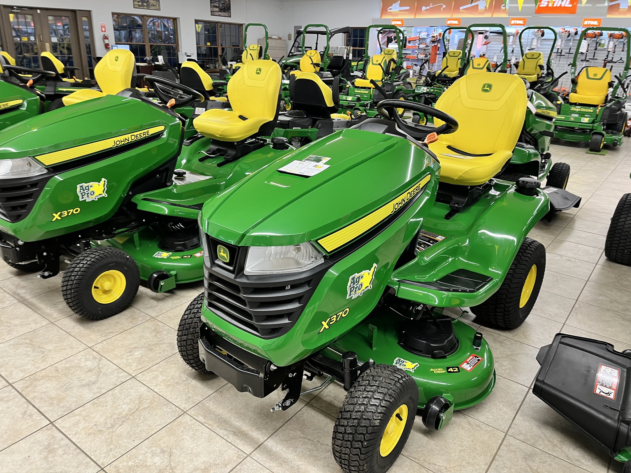 2025 John Deere X370 Image 3