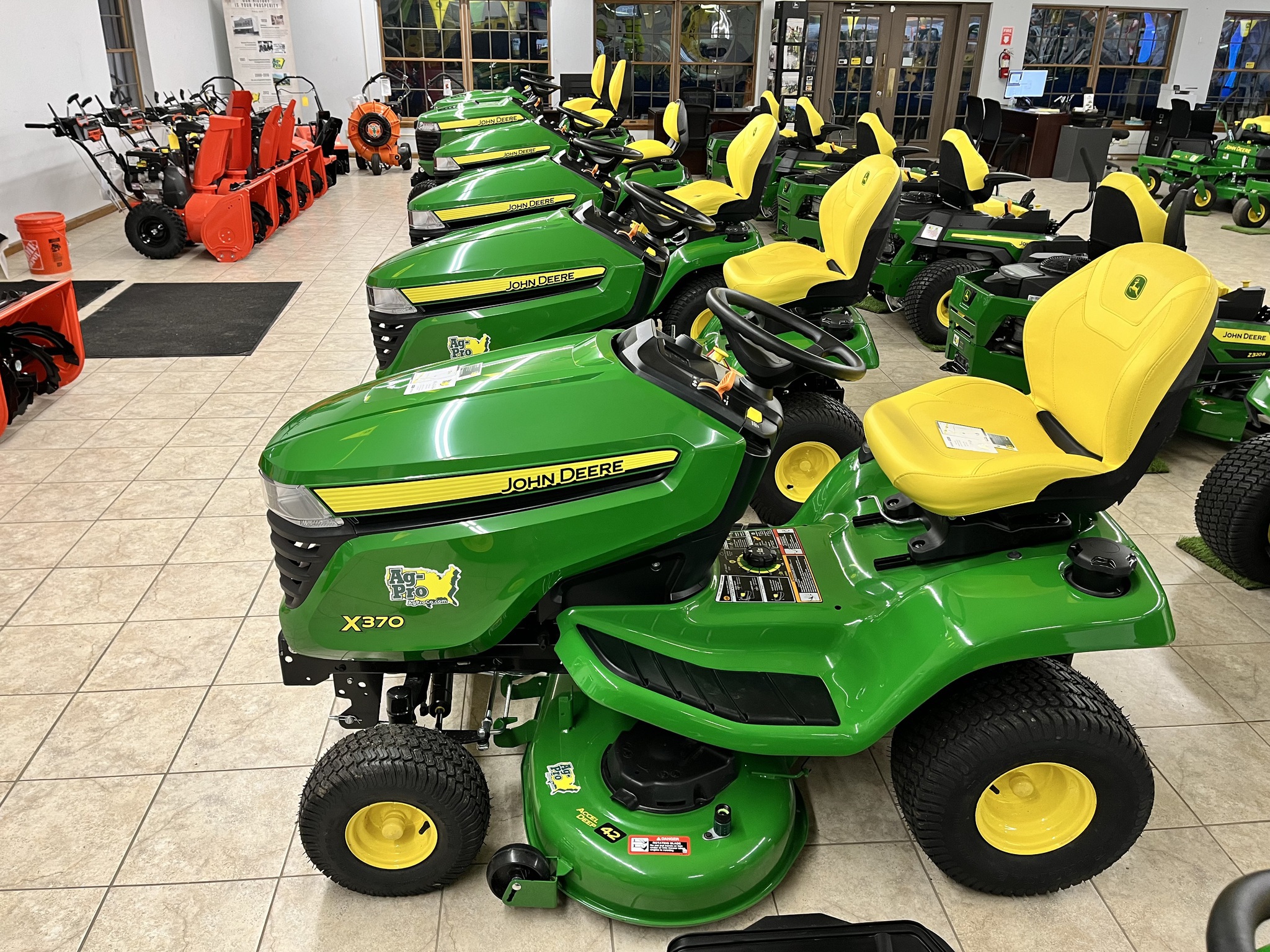 2025 John Deere X370 Image 5