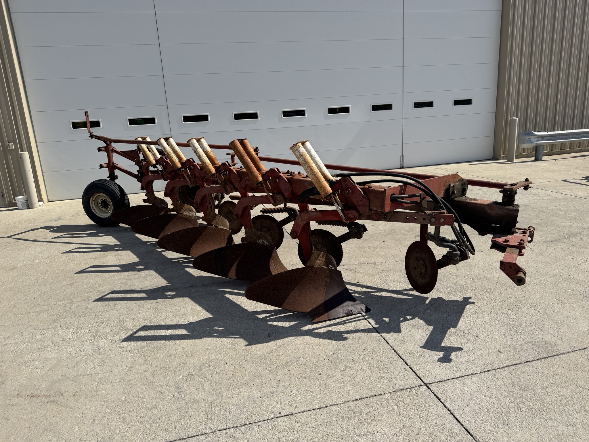 International Harvester 720 Image 1