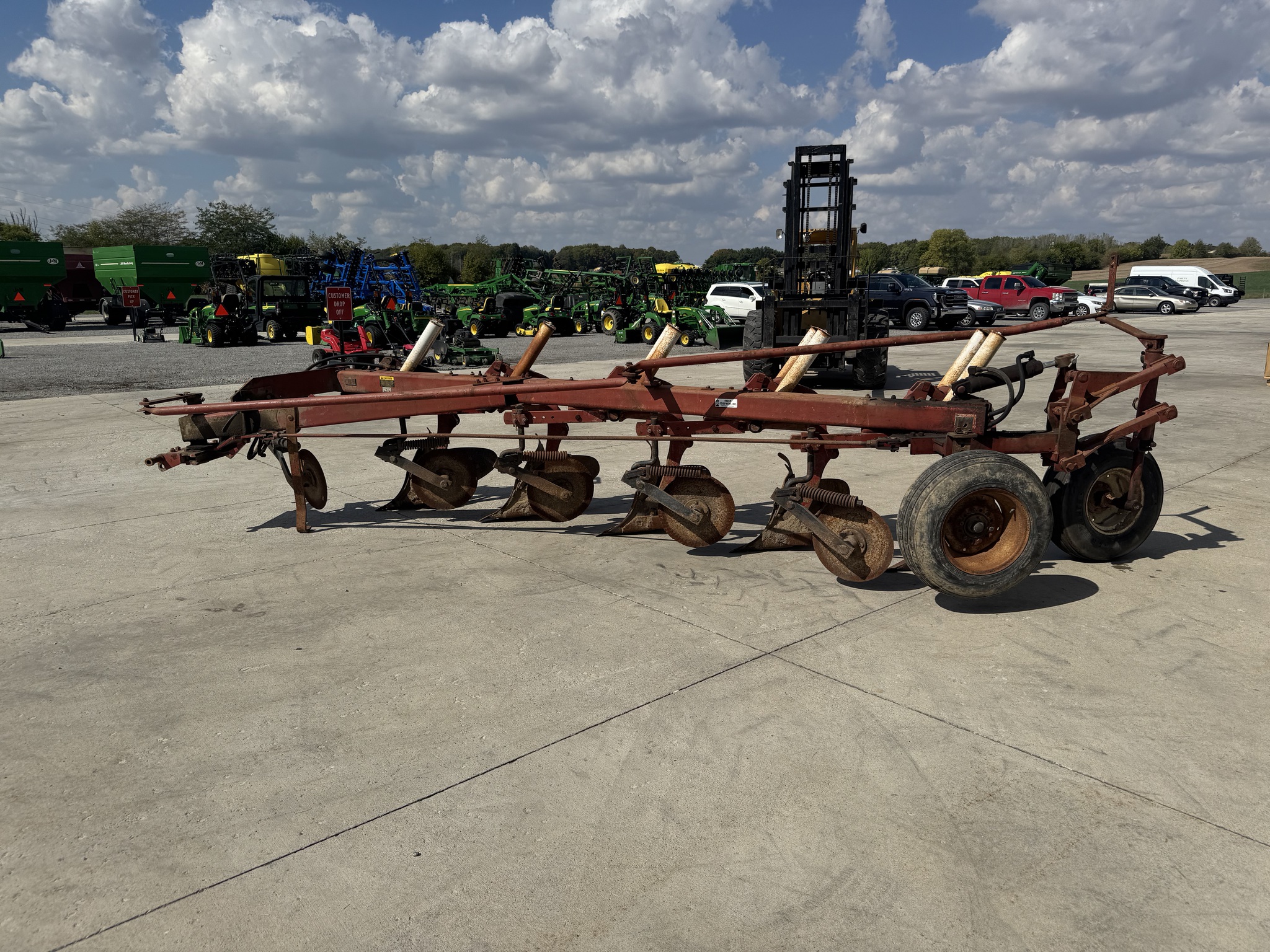 International Harvester 720 Image 4