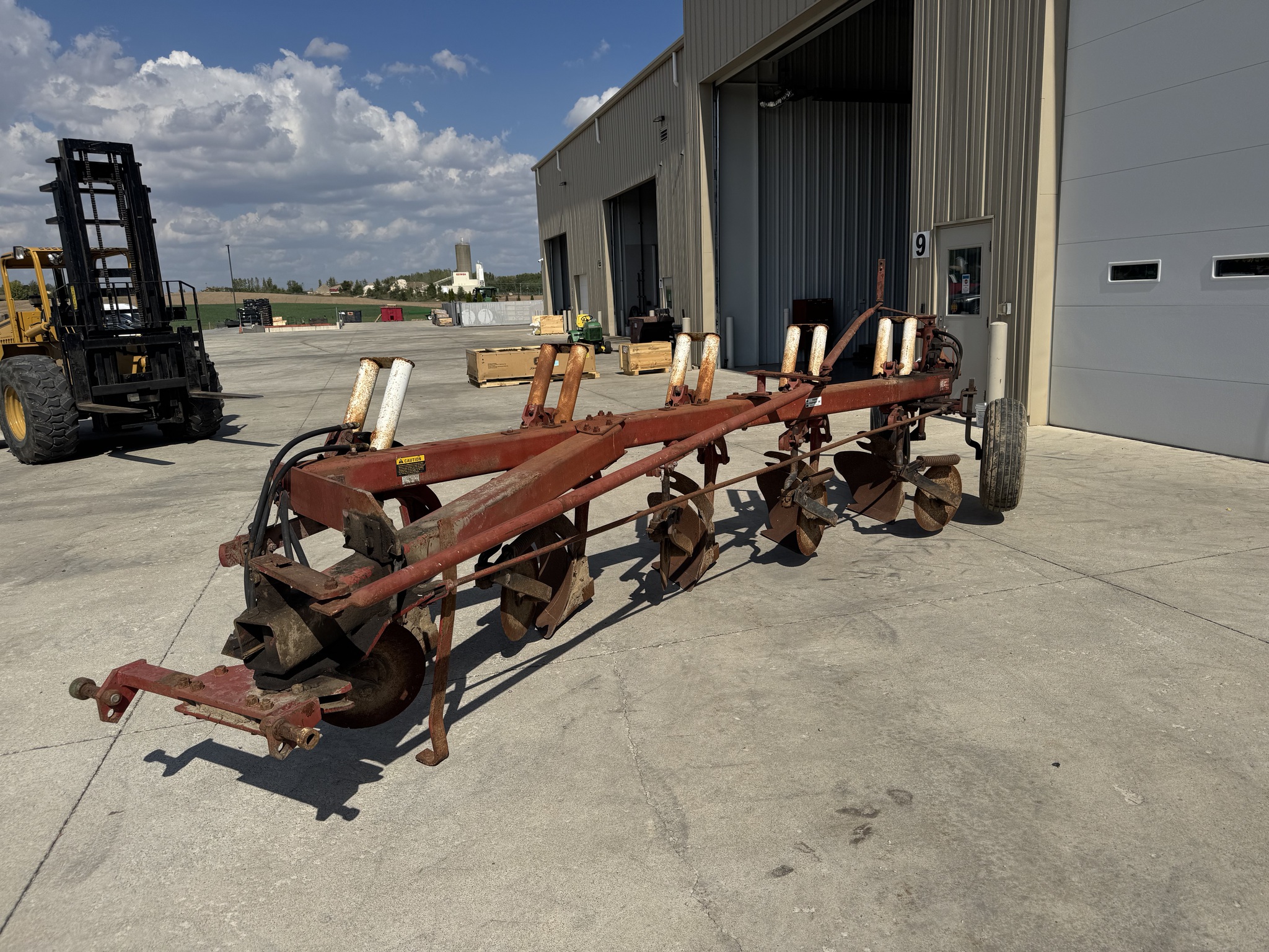 International Harvester 720 Image 2