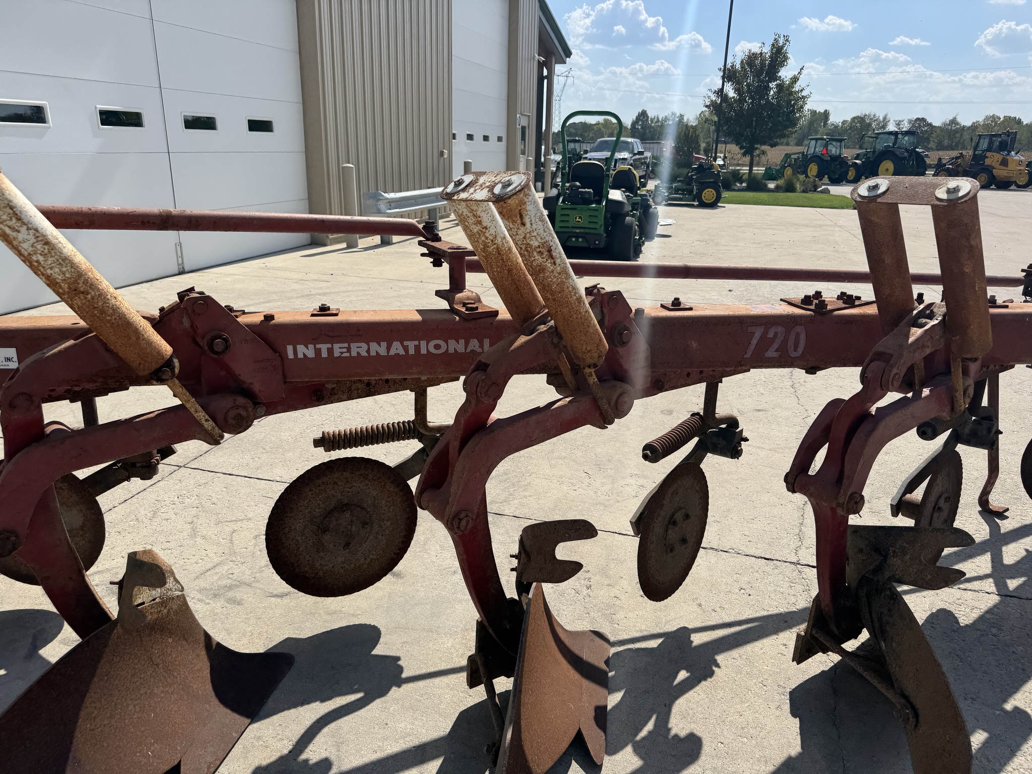 International Harvester 720 Image 6