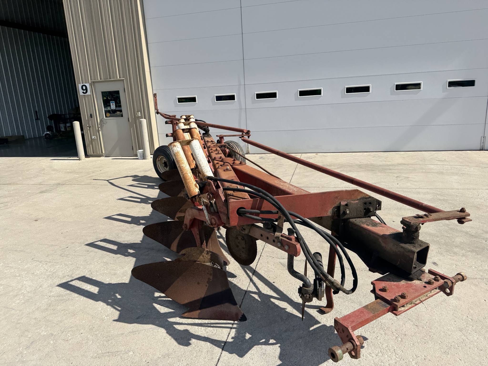 International Harvester 720 Image 14