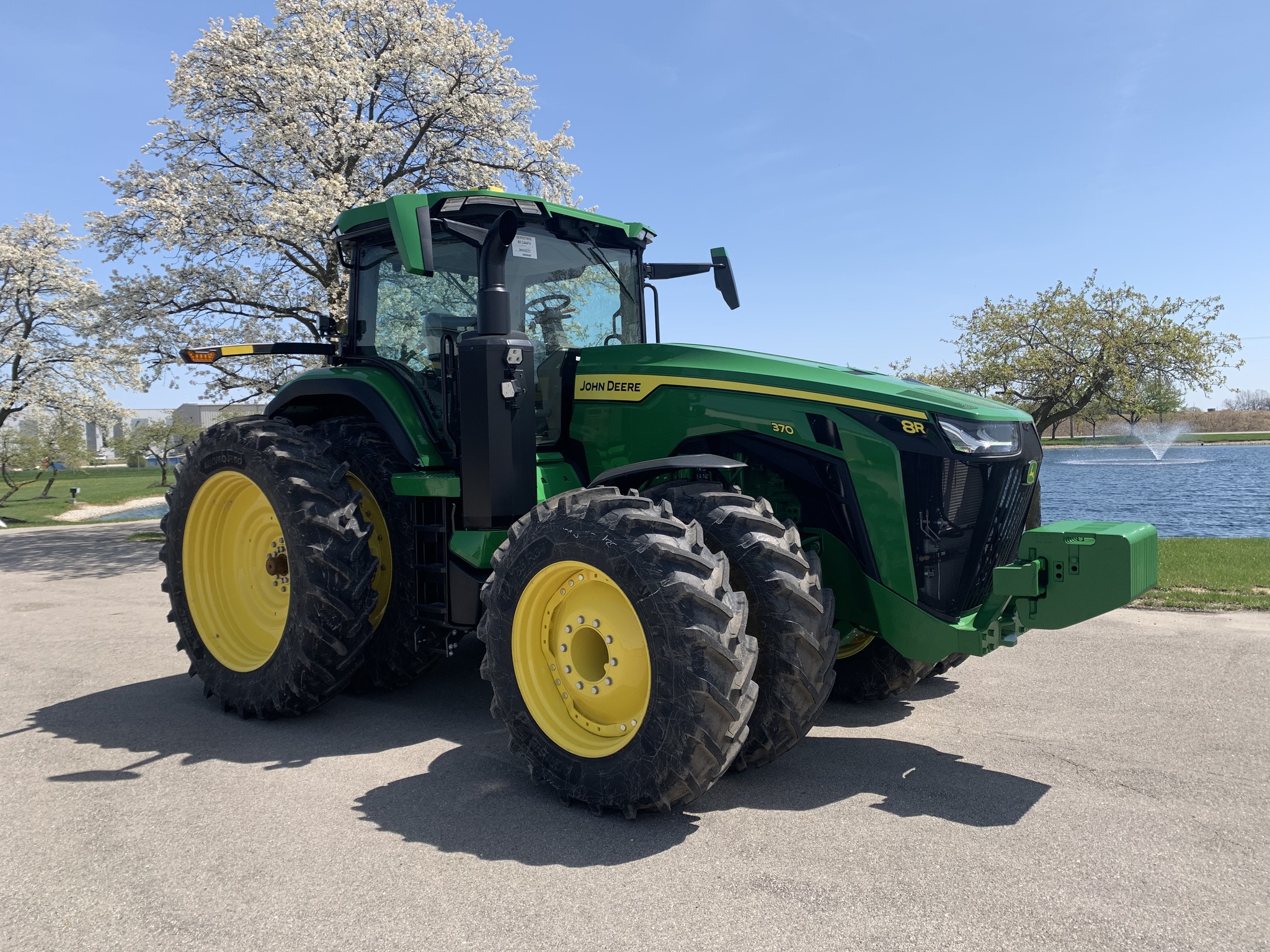 2024 John Deere 8R 370 Image 3