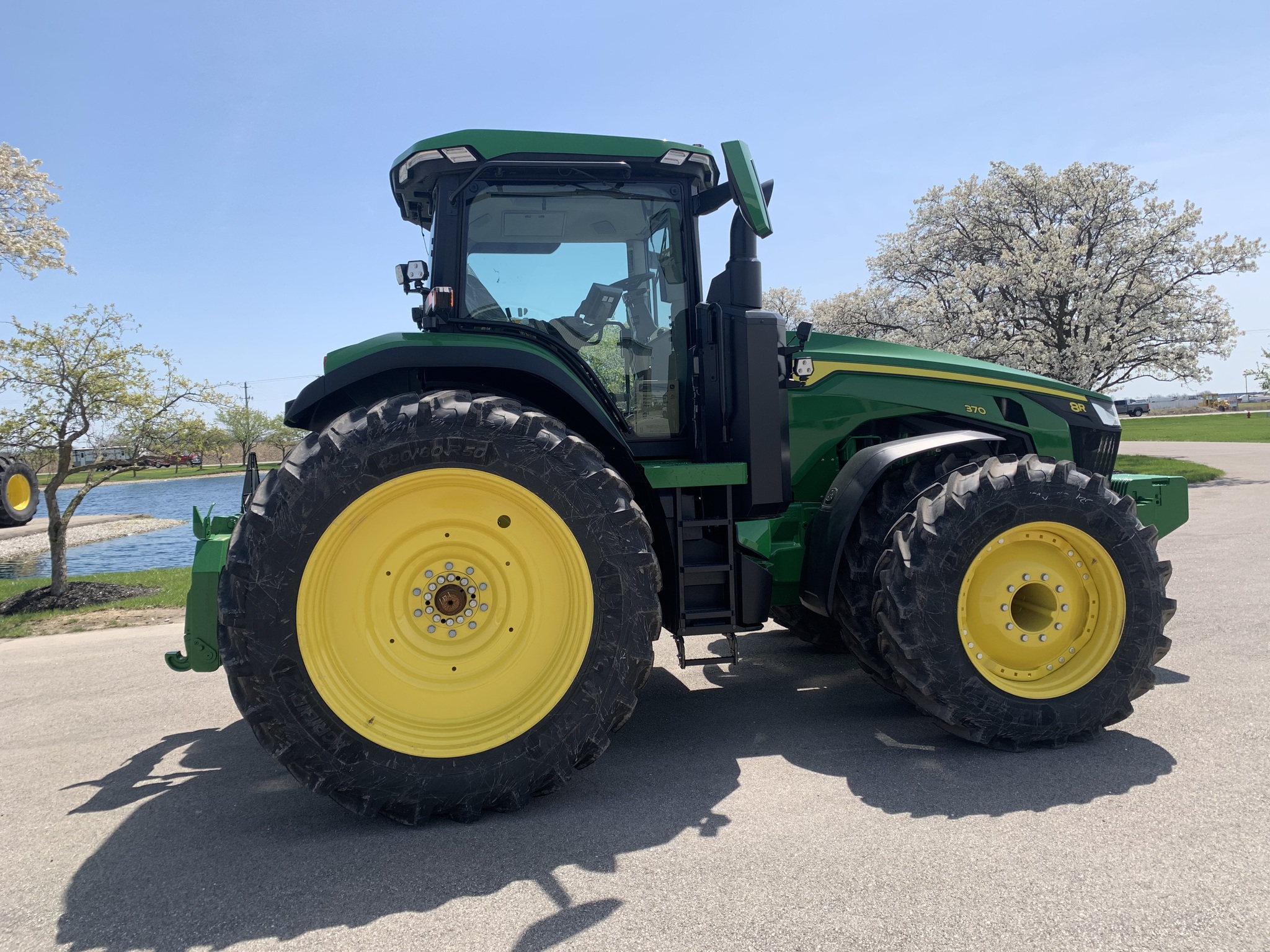 2024 John Deere 8R 370 Image 4