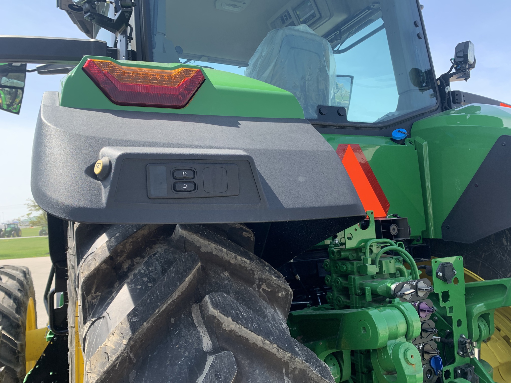 2024 John Deere 8R 370 Image 9