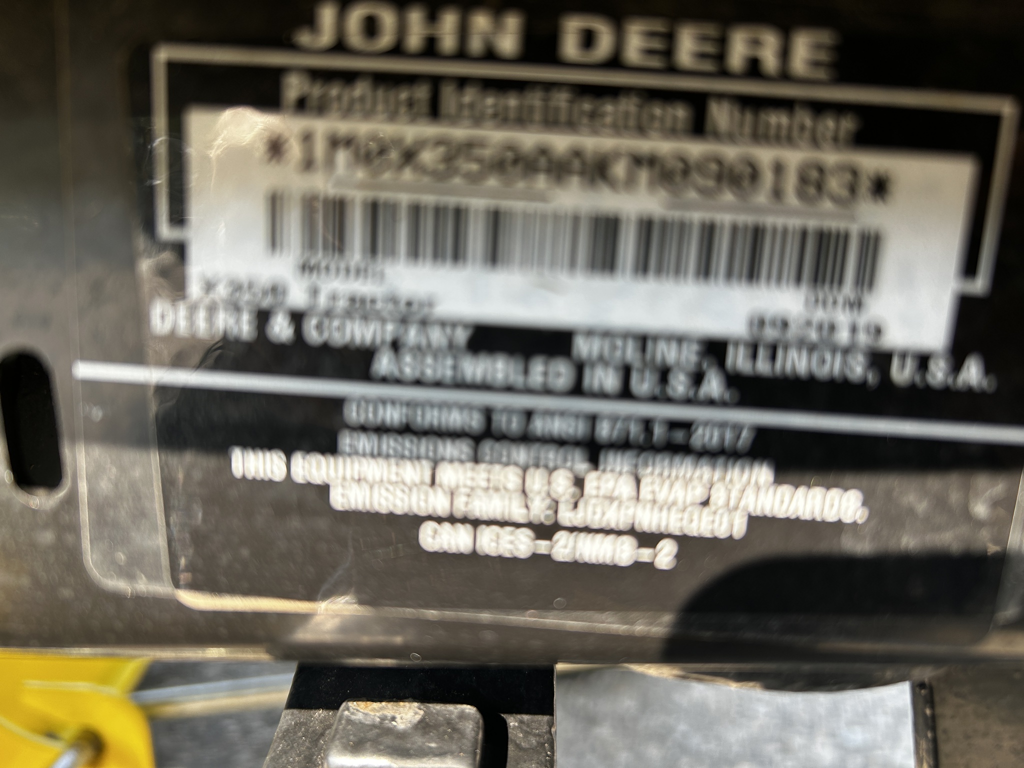 2019 John Deere X350 Image 16