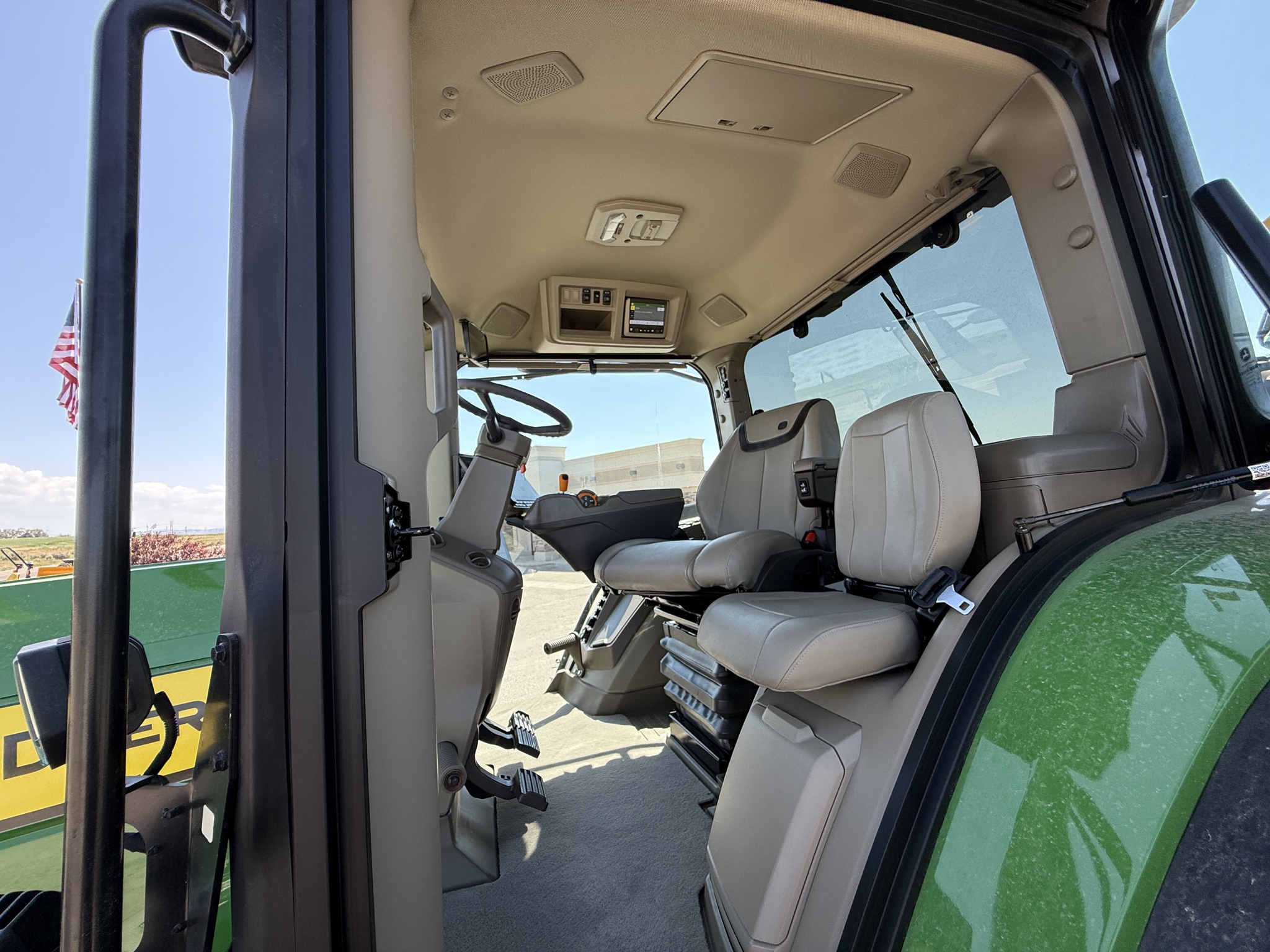2024 John Deere 8R 370 Image 9