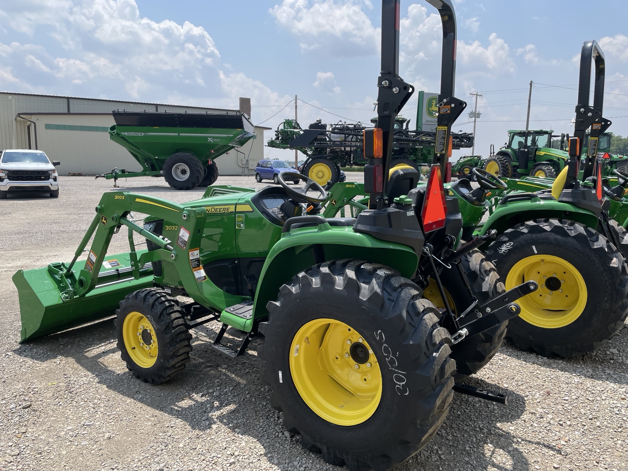 2025 John Deere 3032E Image 2