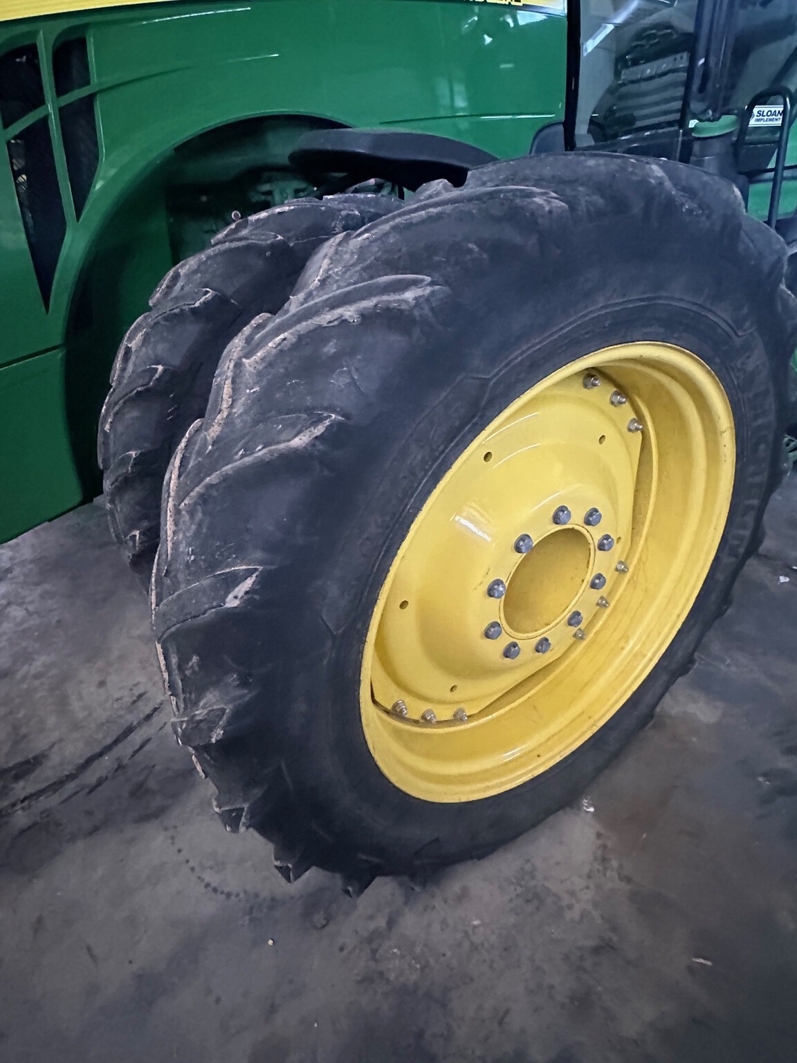  2019 John Deere 8370R at Heritage Tractor in Freeport, IL