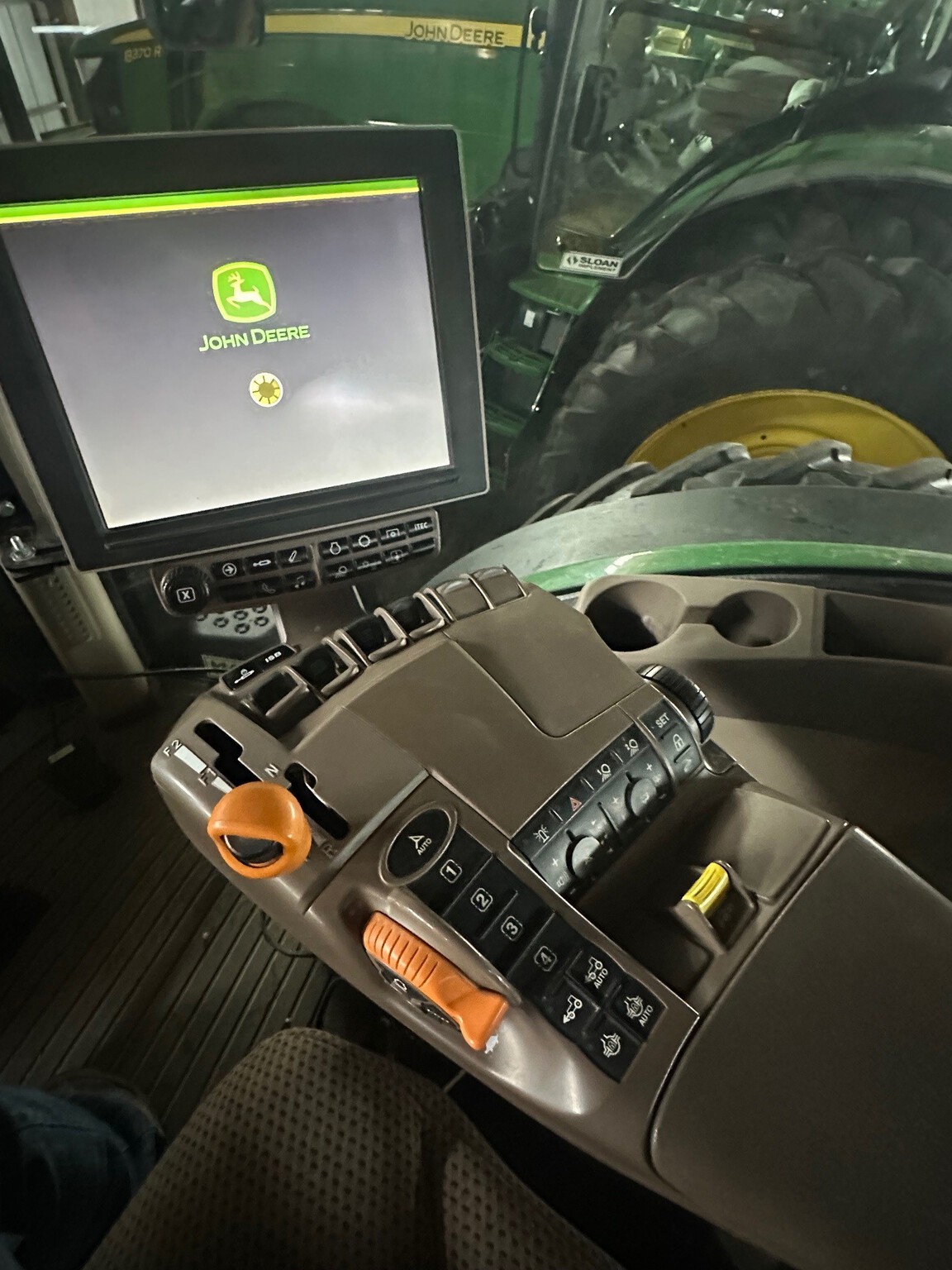  2019 John Deere 8370R at Heritage Tractor in Freeport, IL