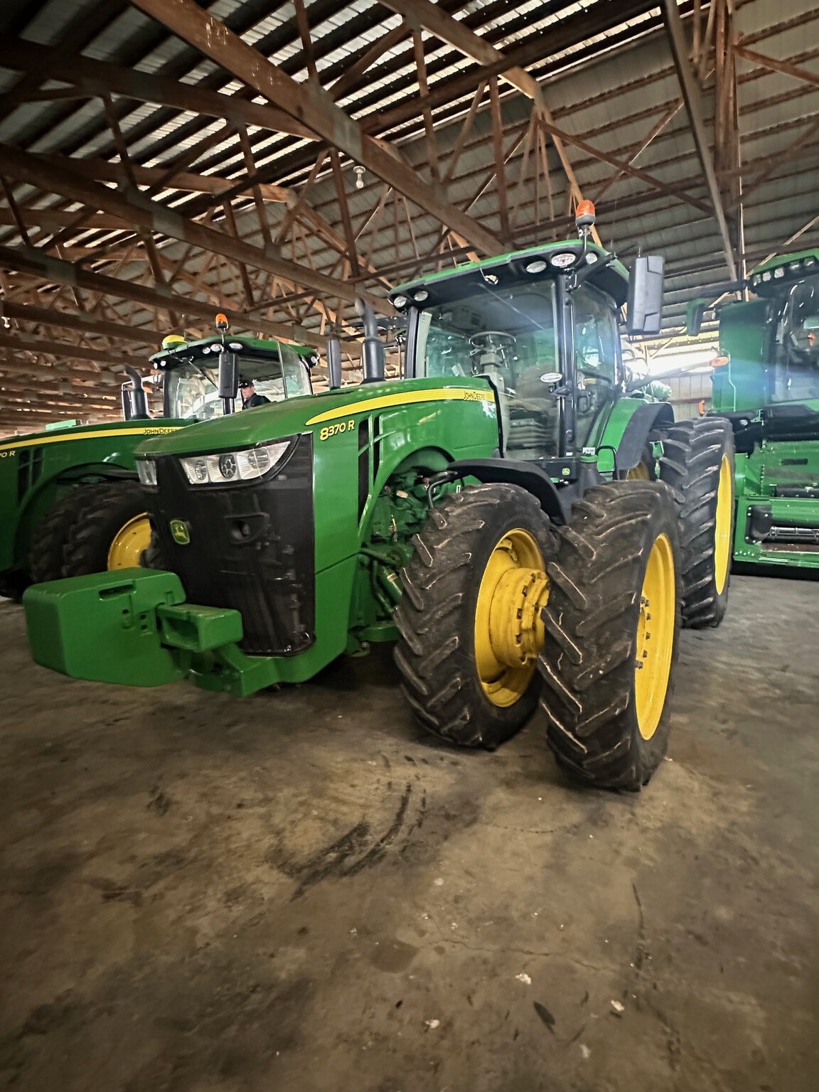  2019 John Deere 8370R at Heritage Tractor in Freeport, IL