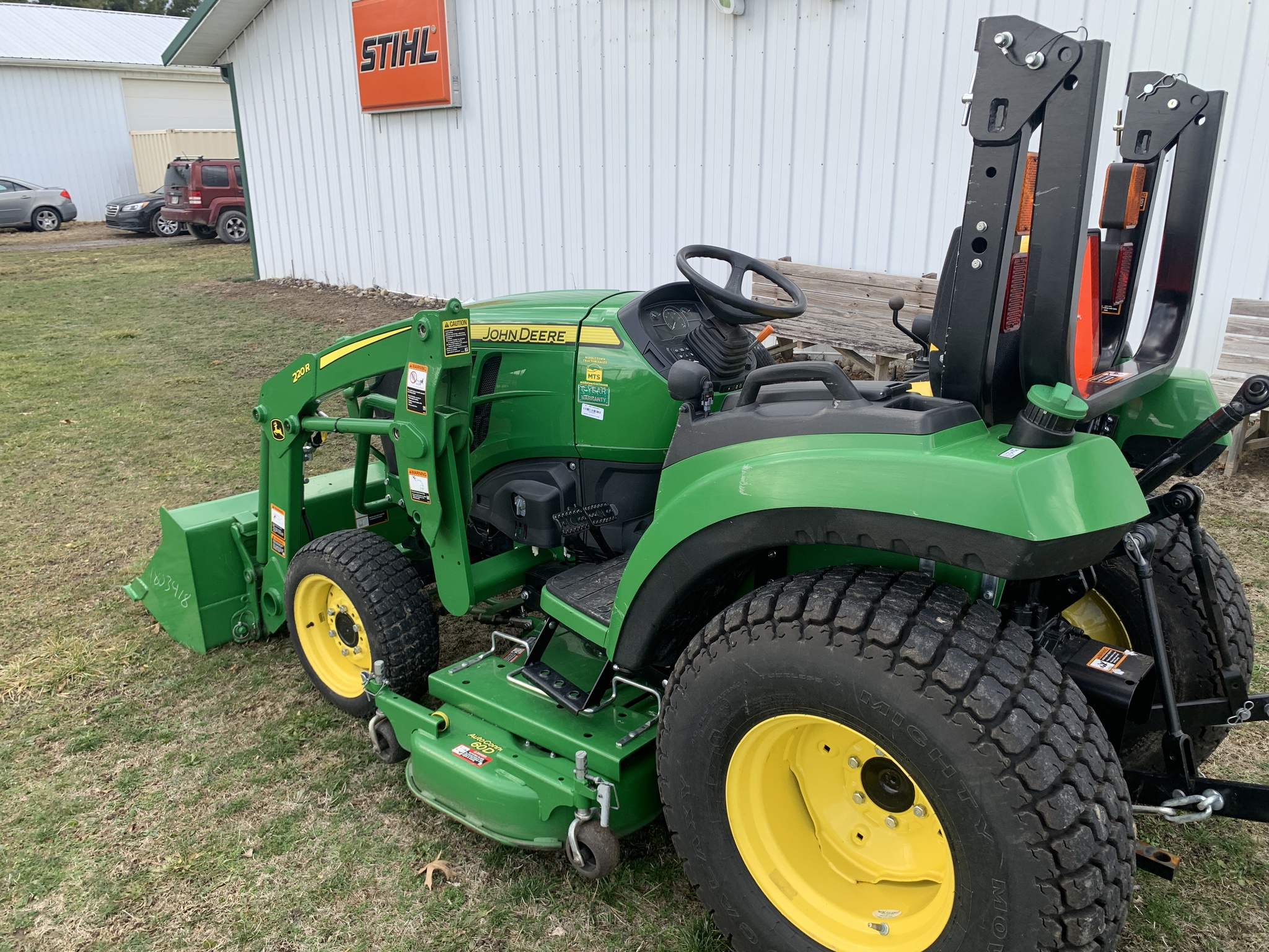 2018 John Deere 2032R Image 3