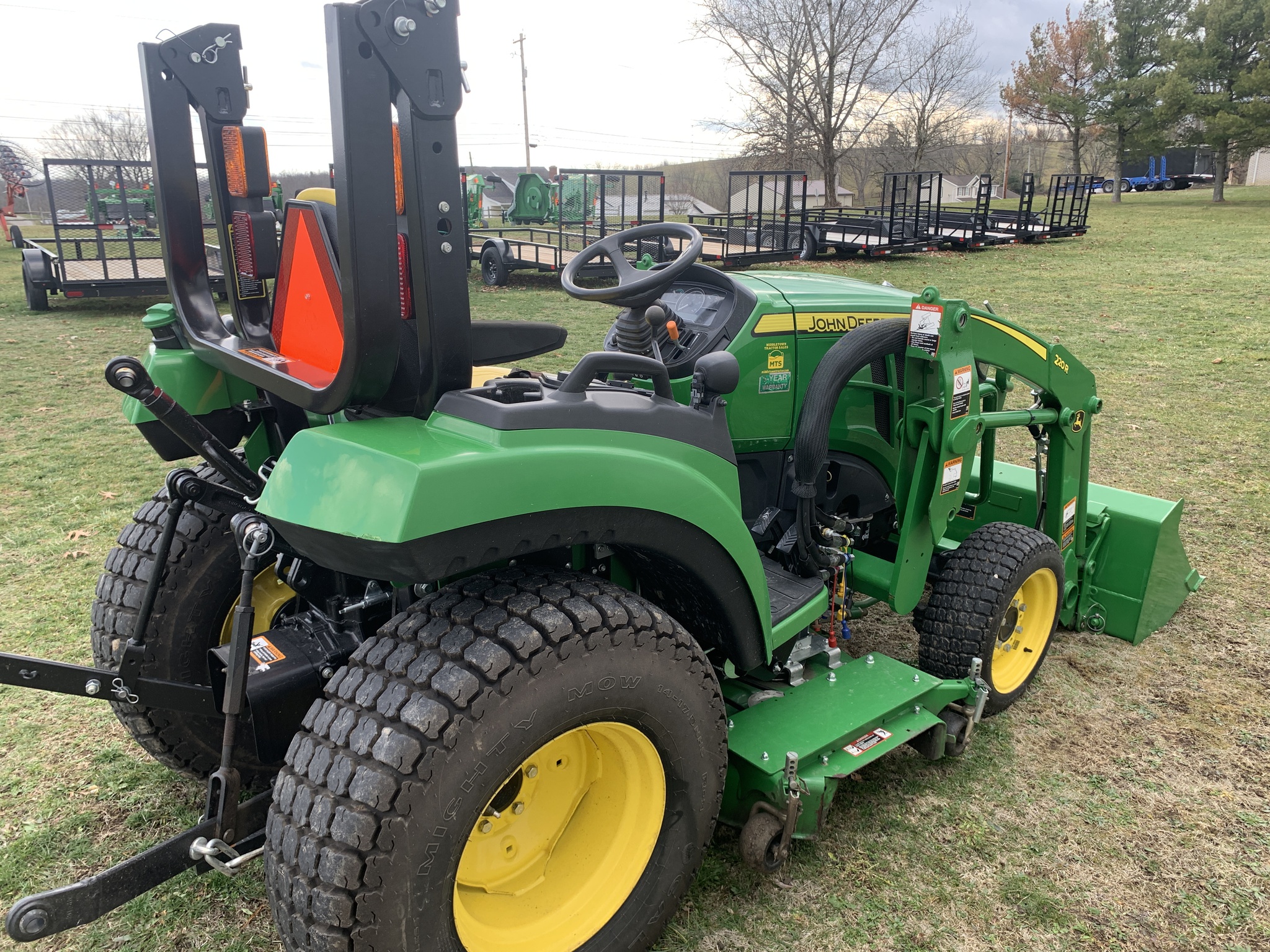 2018 John Deere 2032R Image 6