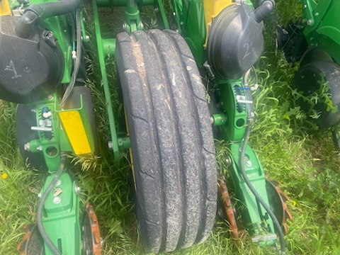 2022 John Deere 1775NT Image 10