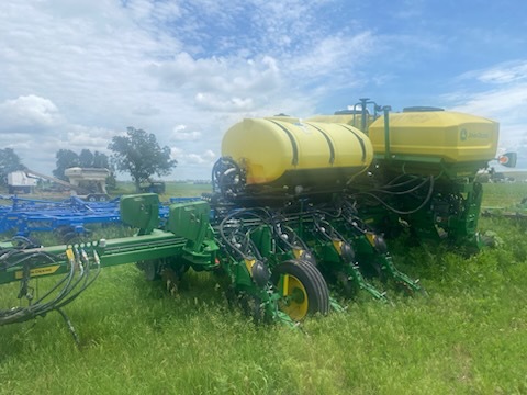 2022 John Deere 1775NT Image 1