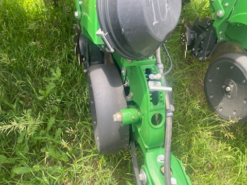 2022 John Deere 1775NT Image 6