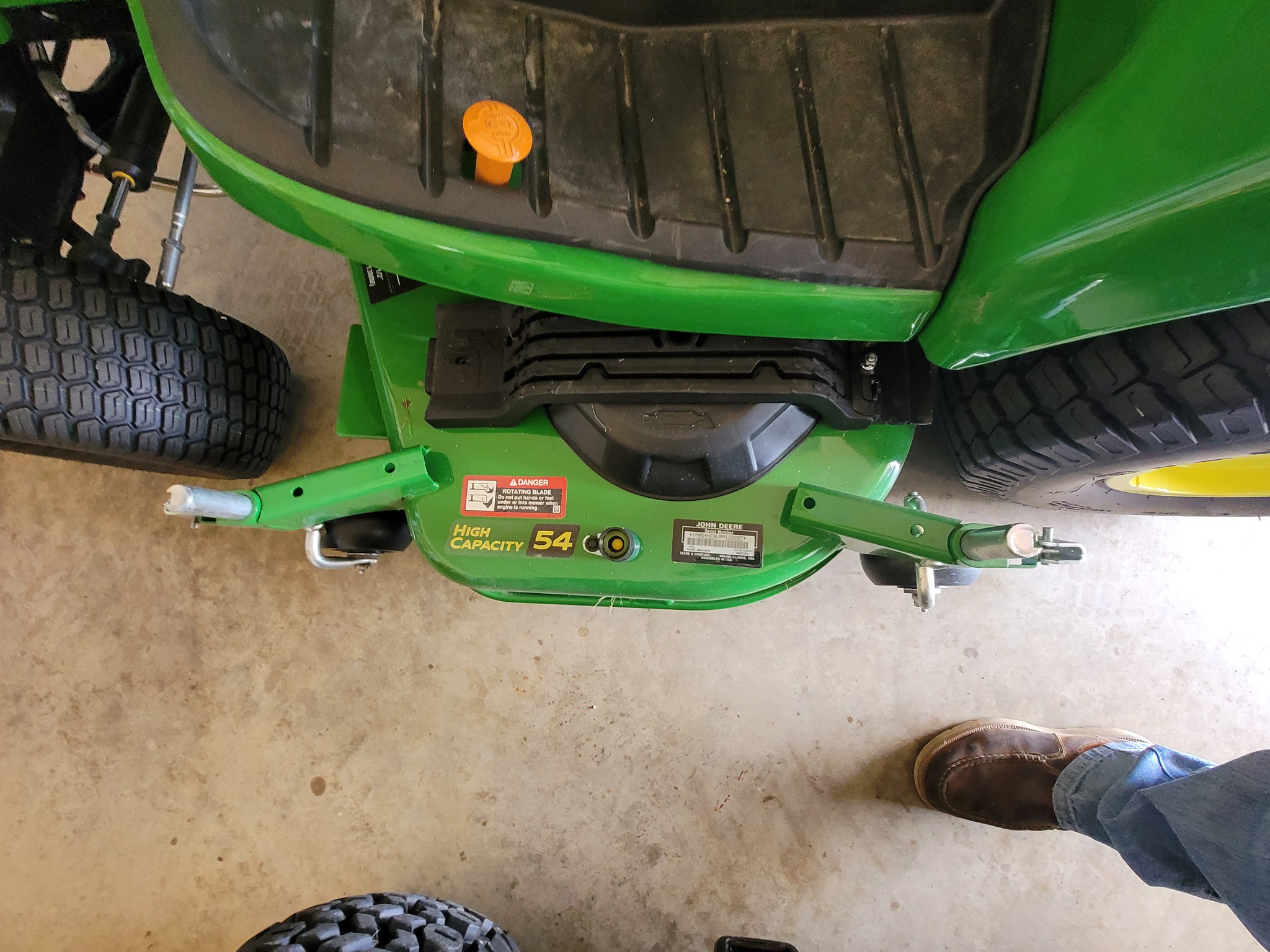 2024 John Deere X750 Image 8