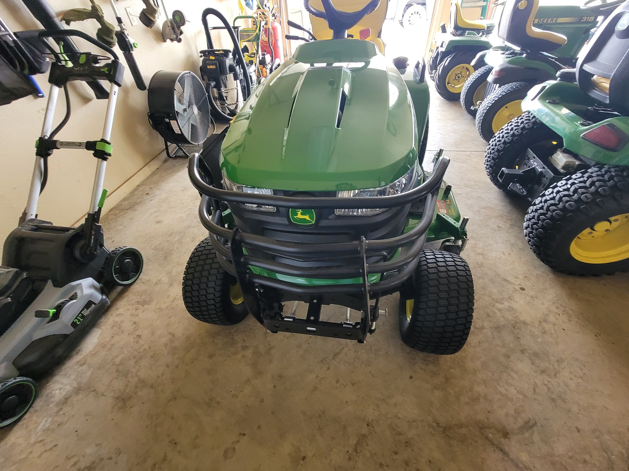 2024 John Deere X750 Image 3