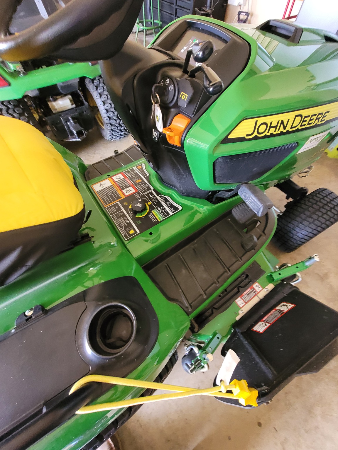 2024 John Deere X750 Image 9