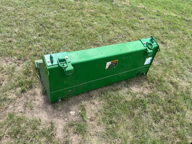 2022 John Deere 2025R Image 14